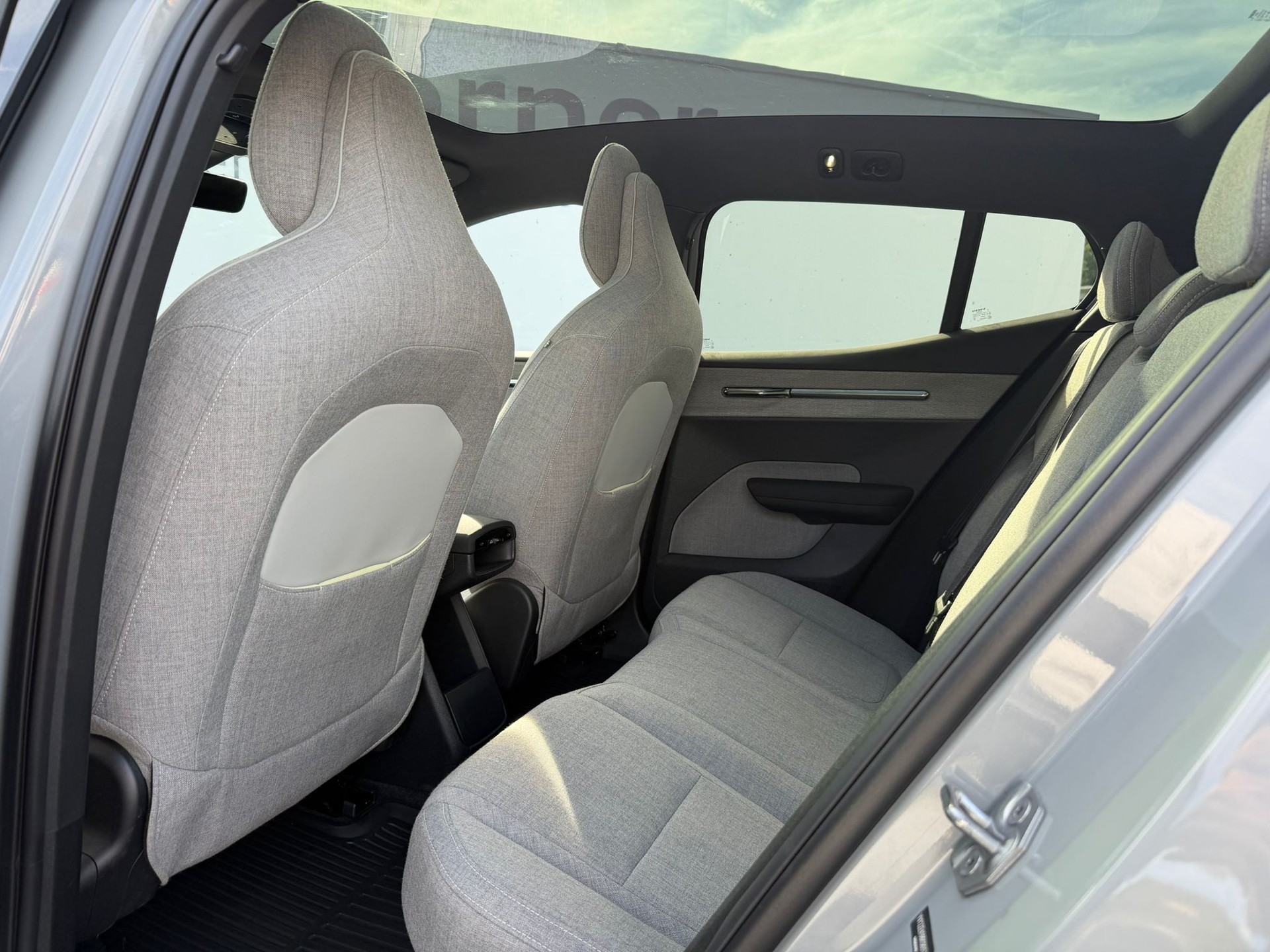 VOLVO EX30 E60 69kWh Twin Ultra-image-9