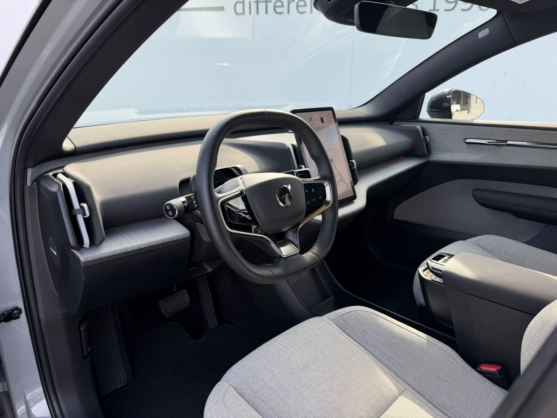 VOLVO EX30 E60 69kWh Twin Ultra-image-10