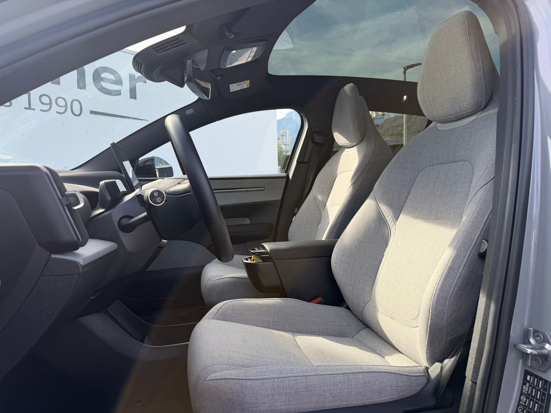 VOLVO EX30 E60 69kWh Twin Ultra-image-11