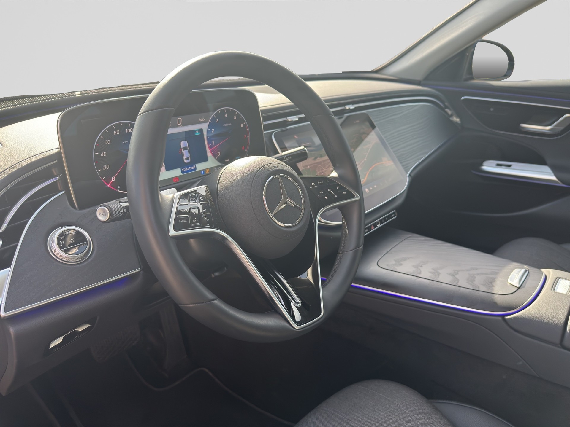 MERCEDES-BENZ E 200 Avantgarde Advanced 9G-Tronic-image-6