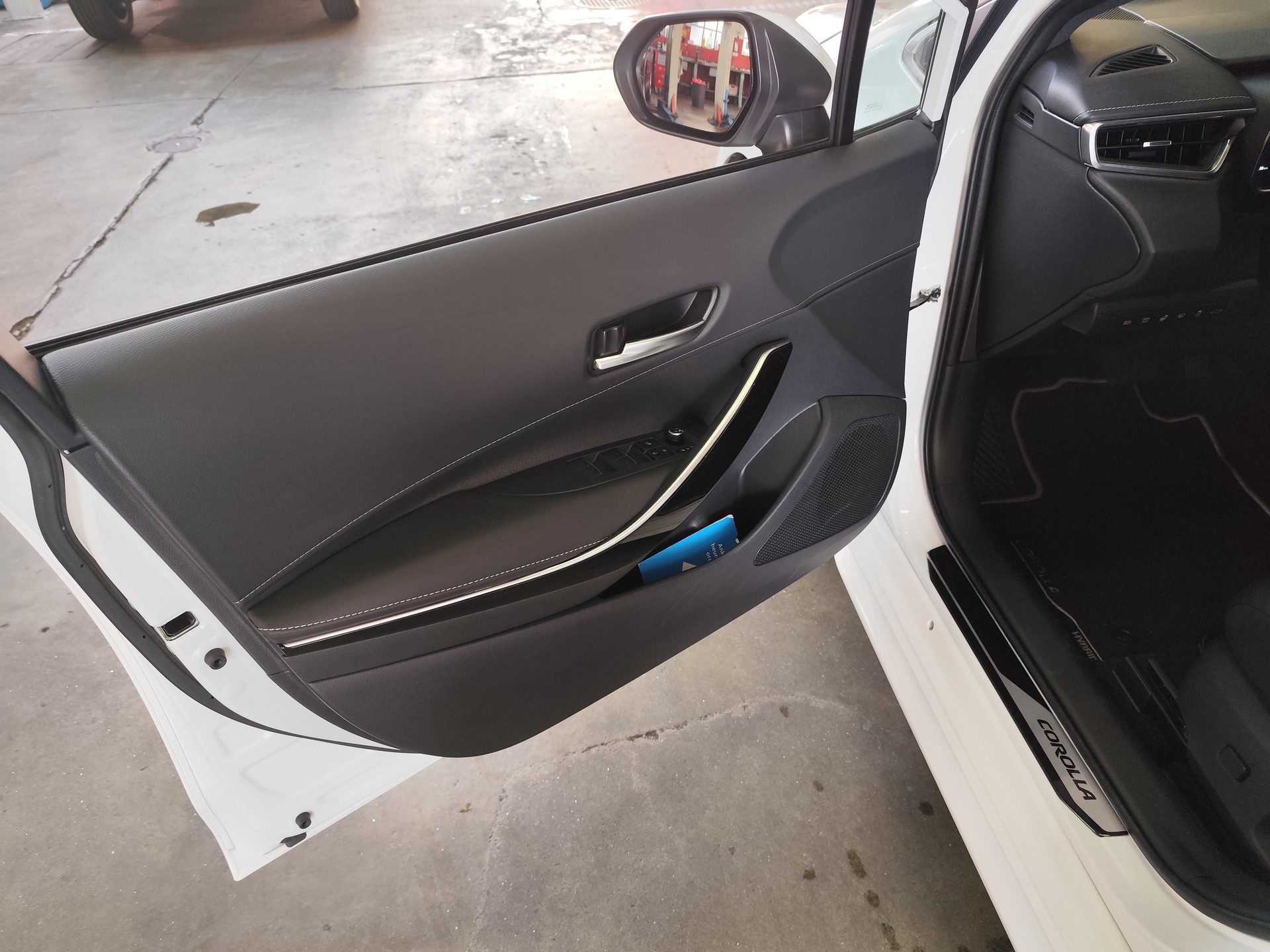TOYOTA Corolla Touring Sports 2.0 HSD Premium e-CVT-image-6