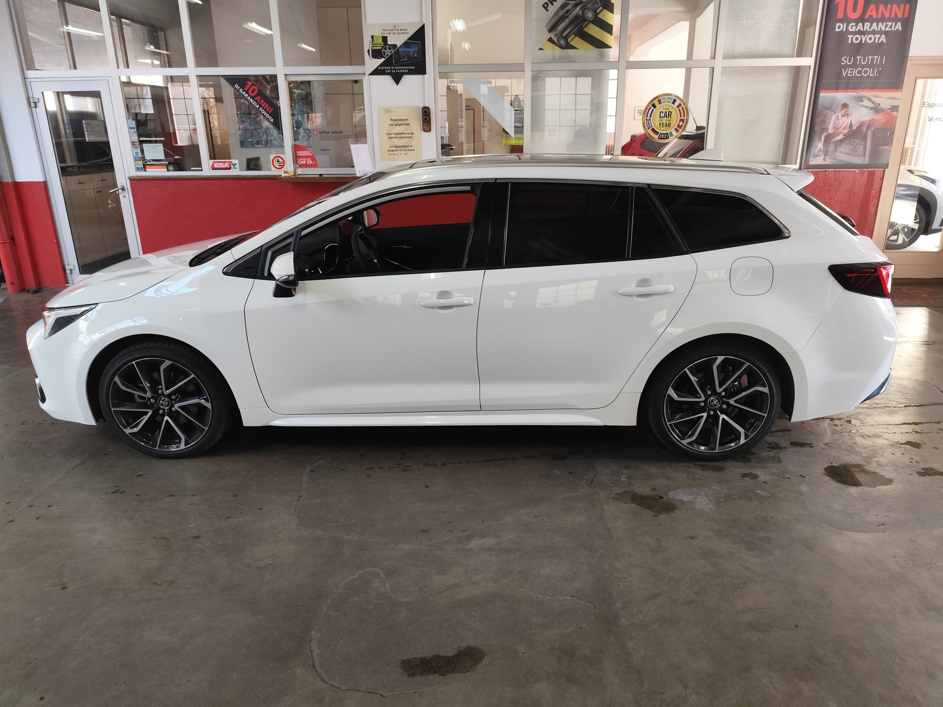 TOYOTA Corolla Touring Sports 2.0 HSD Premium e-CVT-image-2