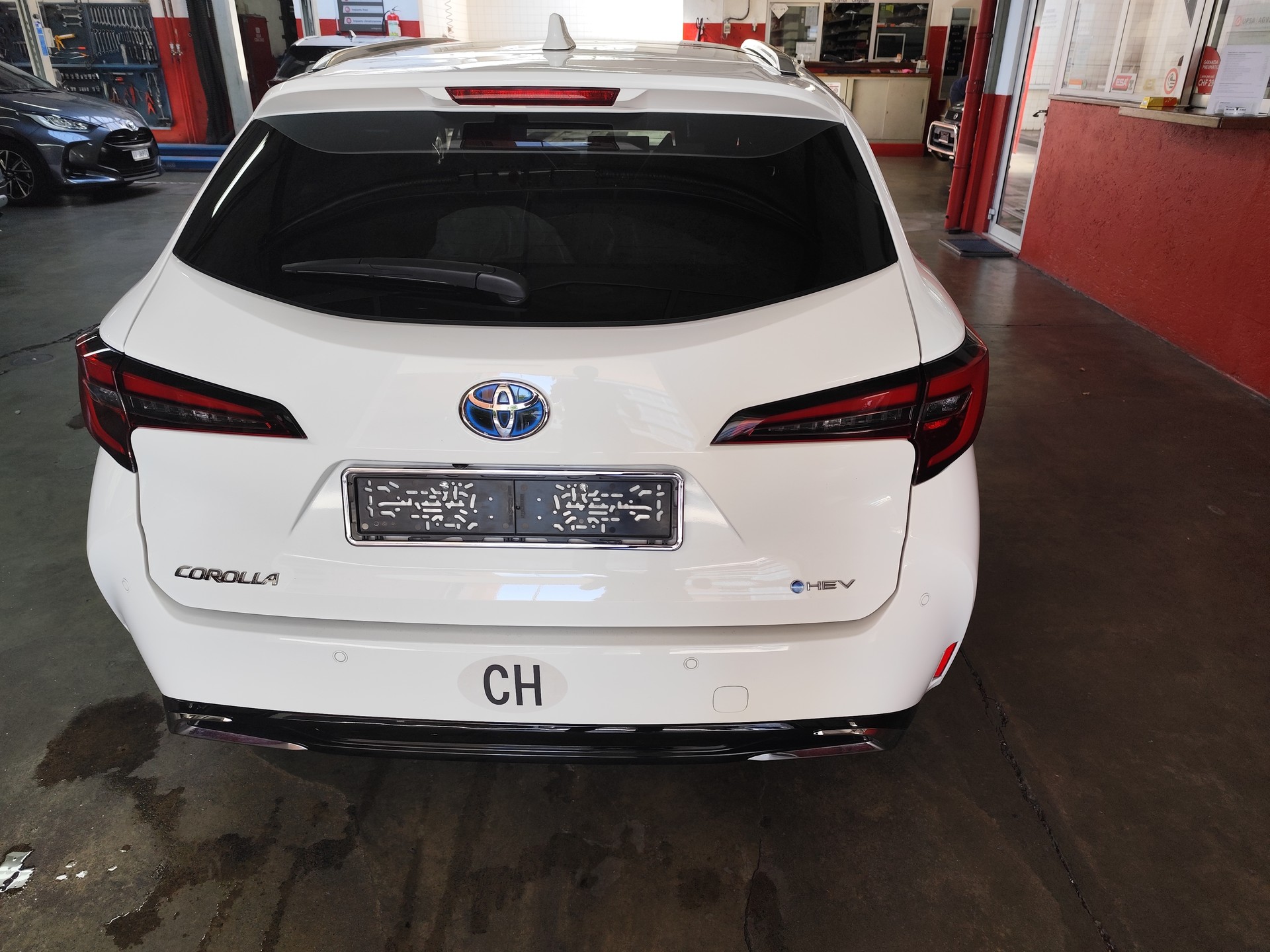 TOYOTA Corolla Touring Sports 2.0 HSD Premium e-CVT-image-4