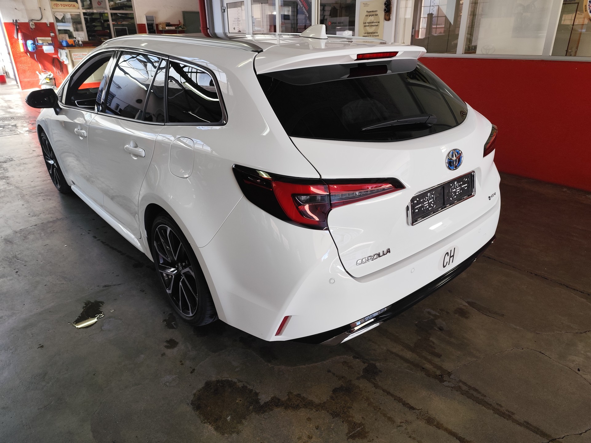 TOYOTA Corolla Touring Sports 2.0 HSD Premium e-CVT-image-3