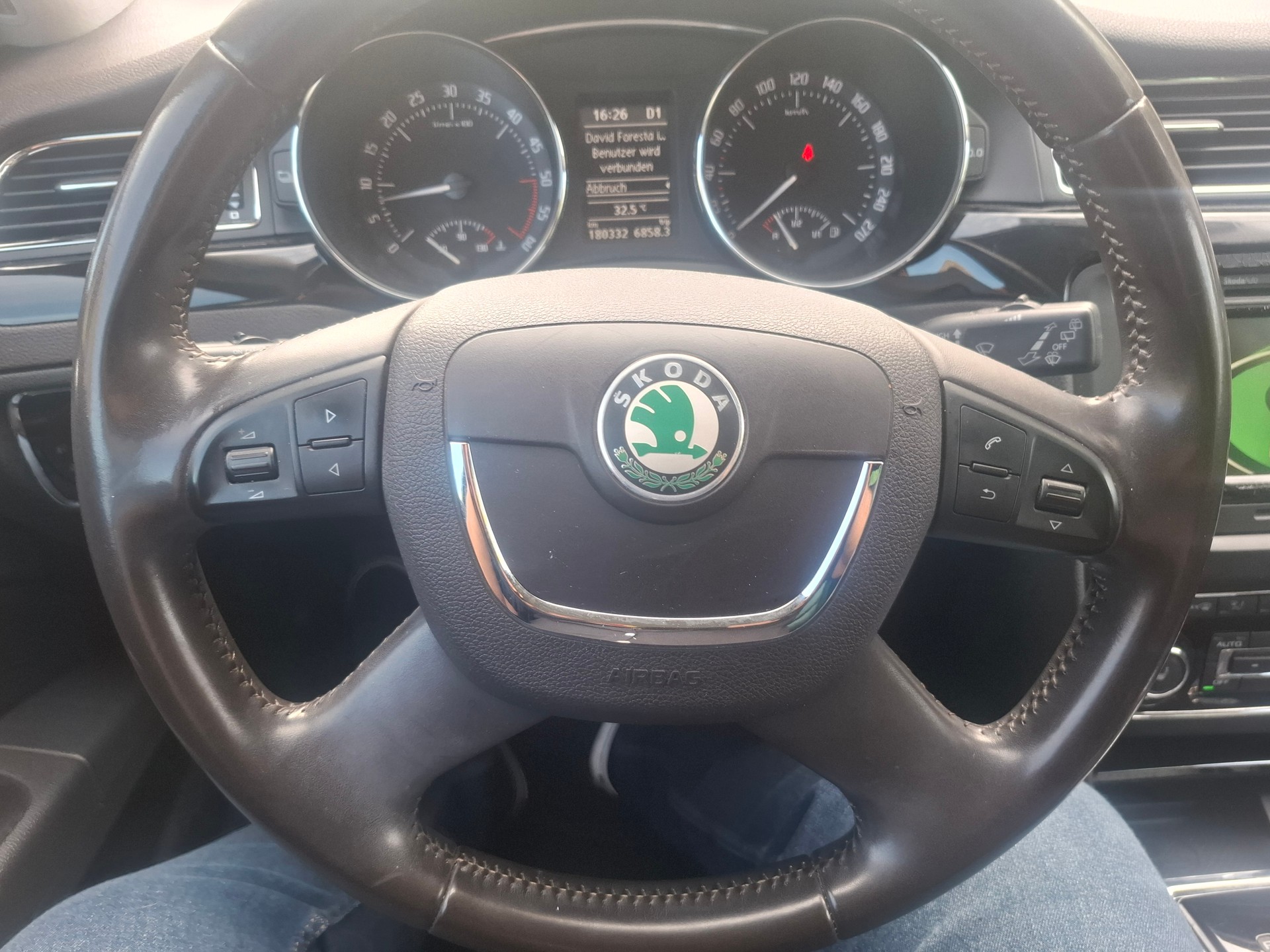 SKODA Superb Combi 2.0 TDi Elegance DSG-image-11