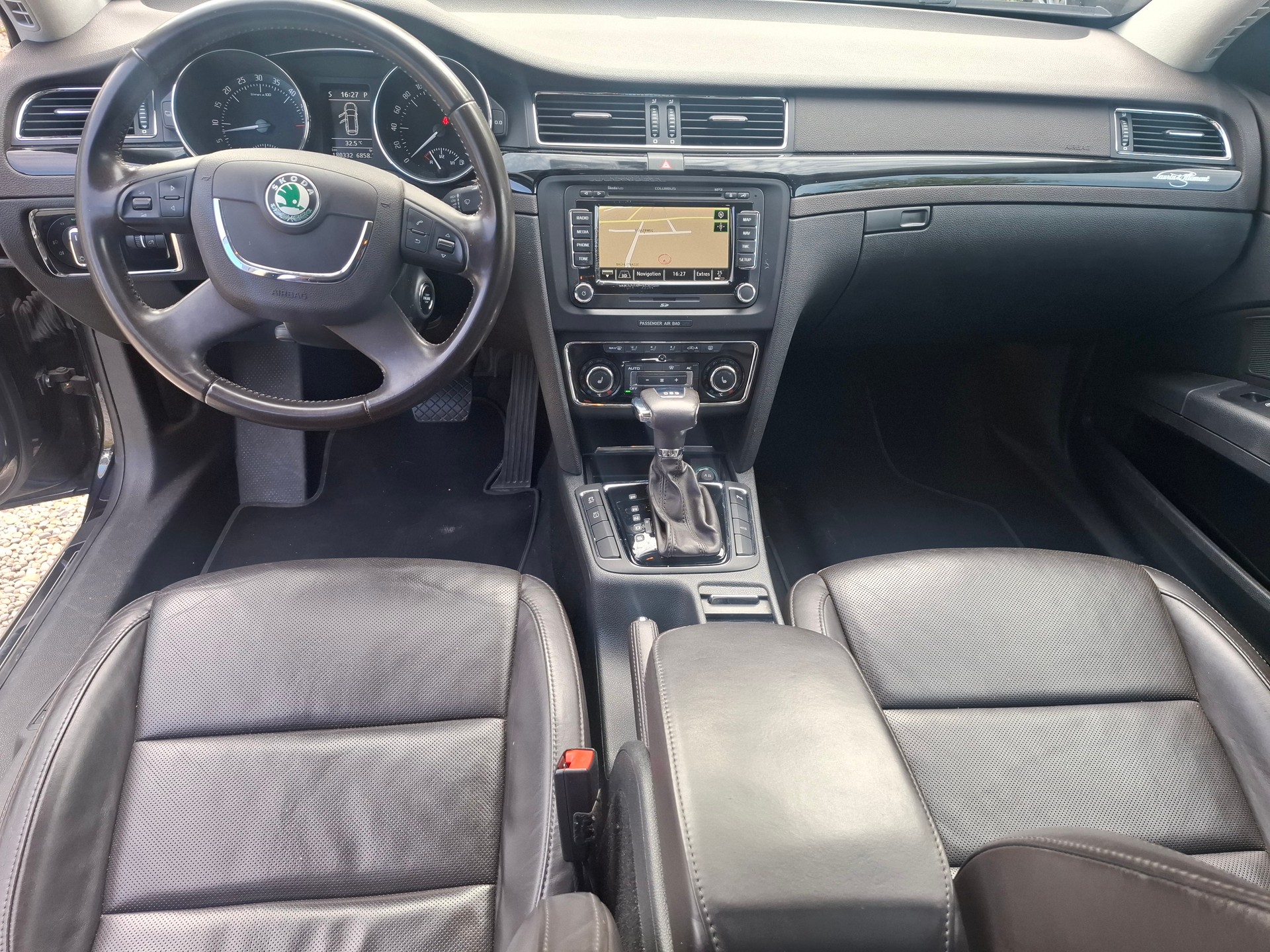 SKODA Superb Combi 2.0 TDi Elegance DSG-image-7