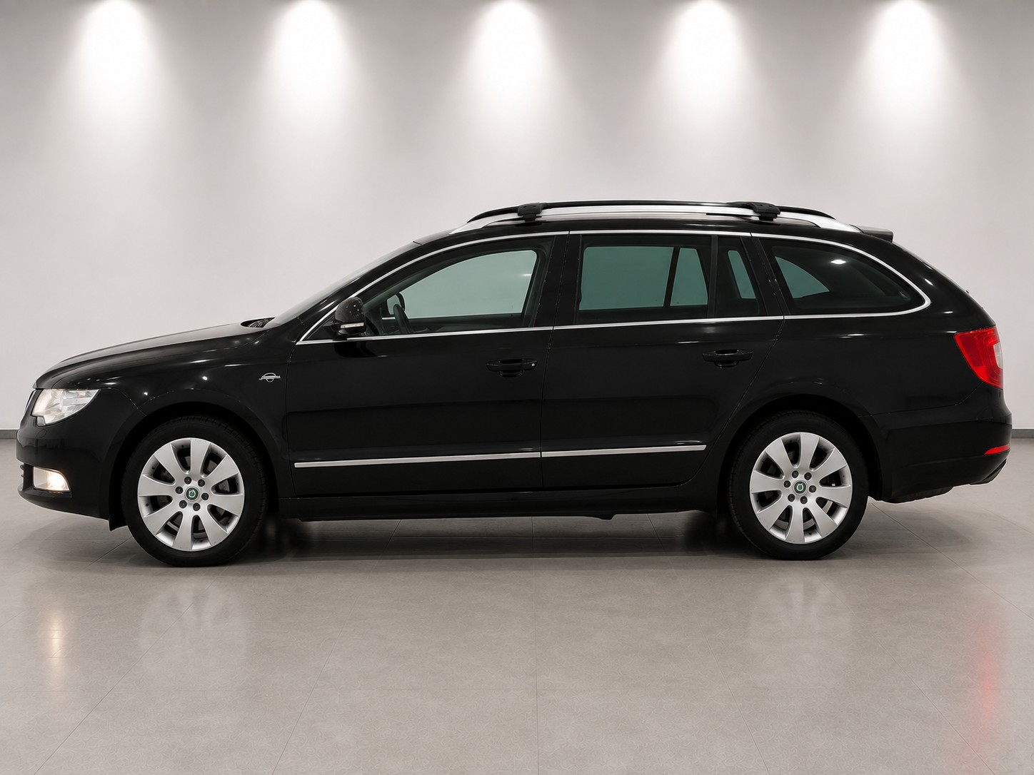 SKODA Superb Combi 2.0 TDi Elegance DSG-image-5