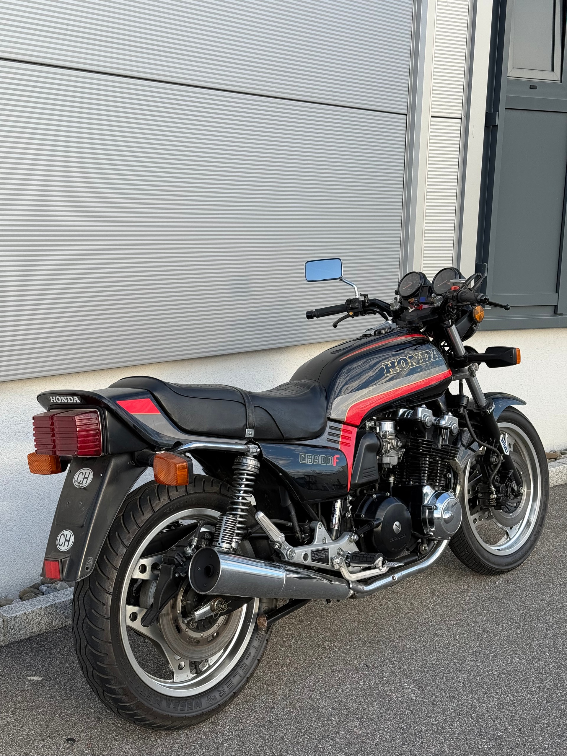 HONDA CB 900 F-showroom-element-2