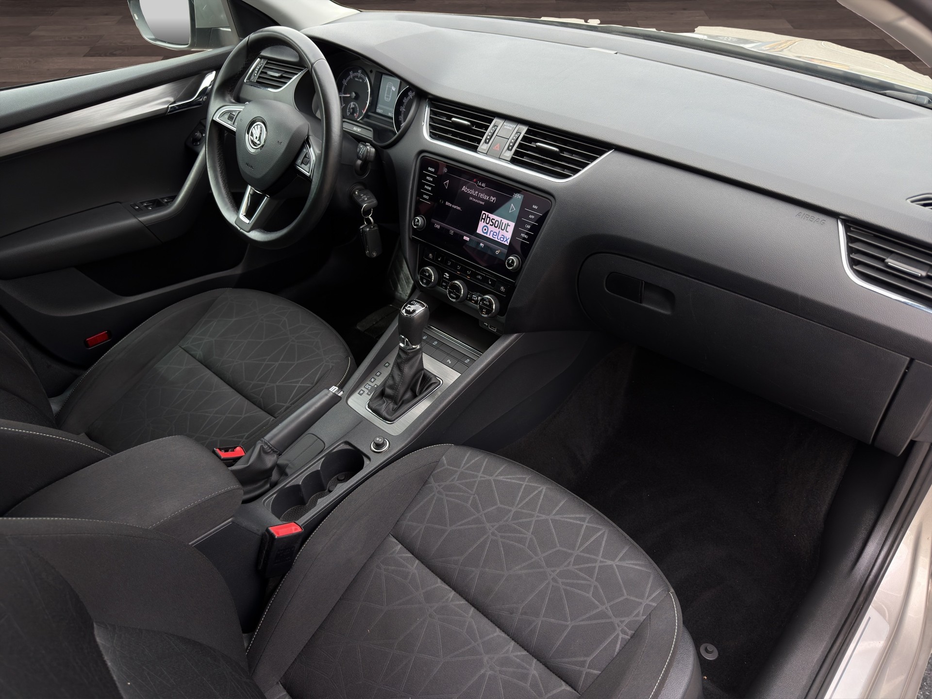 SKODA Octavia Combi 1.8 TSI Clever 4x4 DSG-image-18