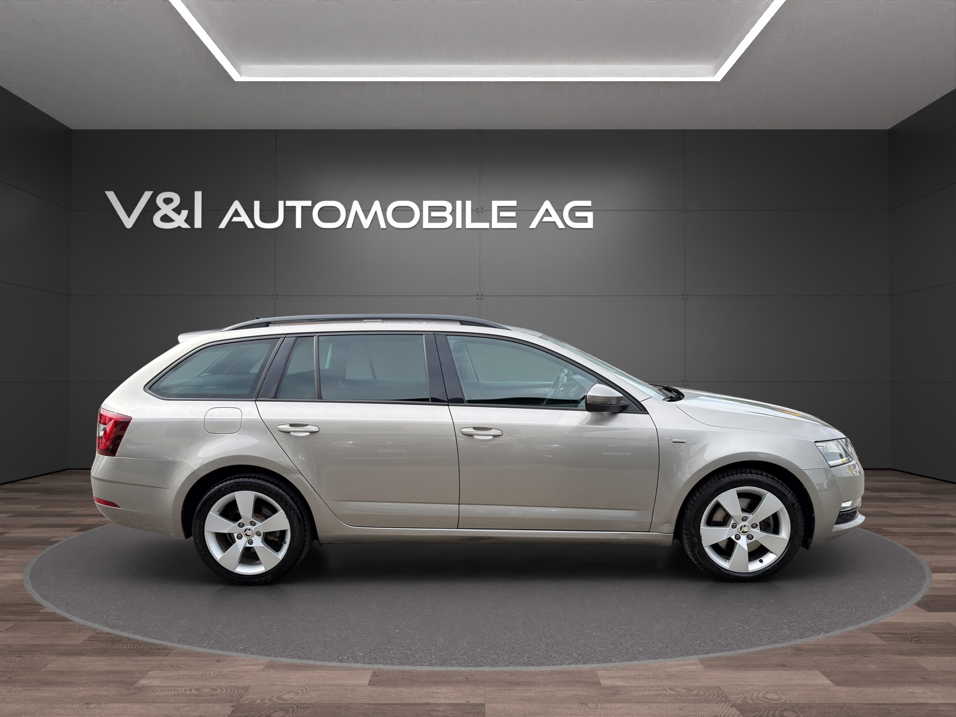 SKODA Octavia Combi 1.8 TSI Clever 4x4 DSG-image-4