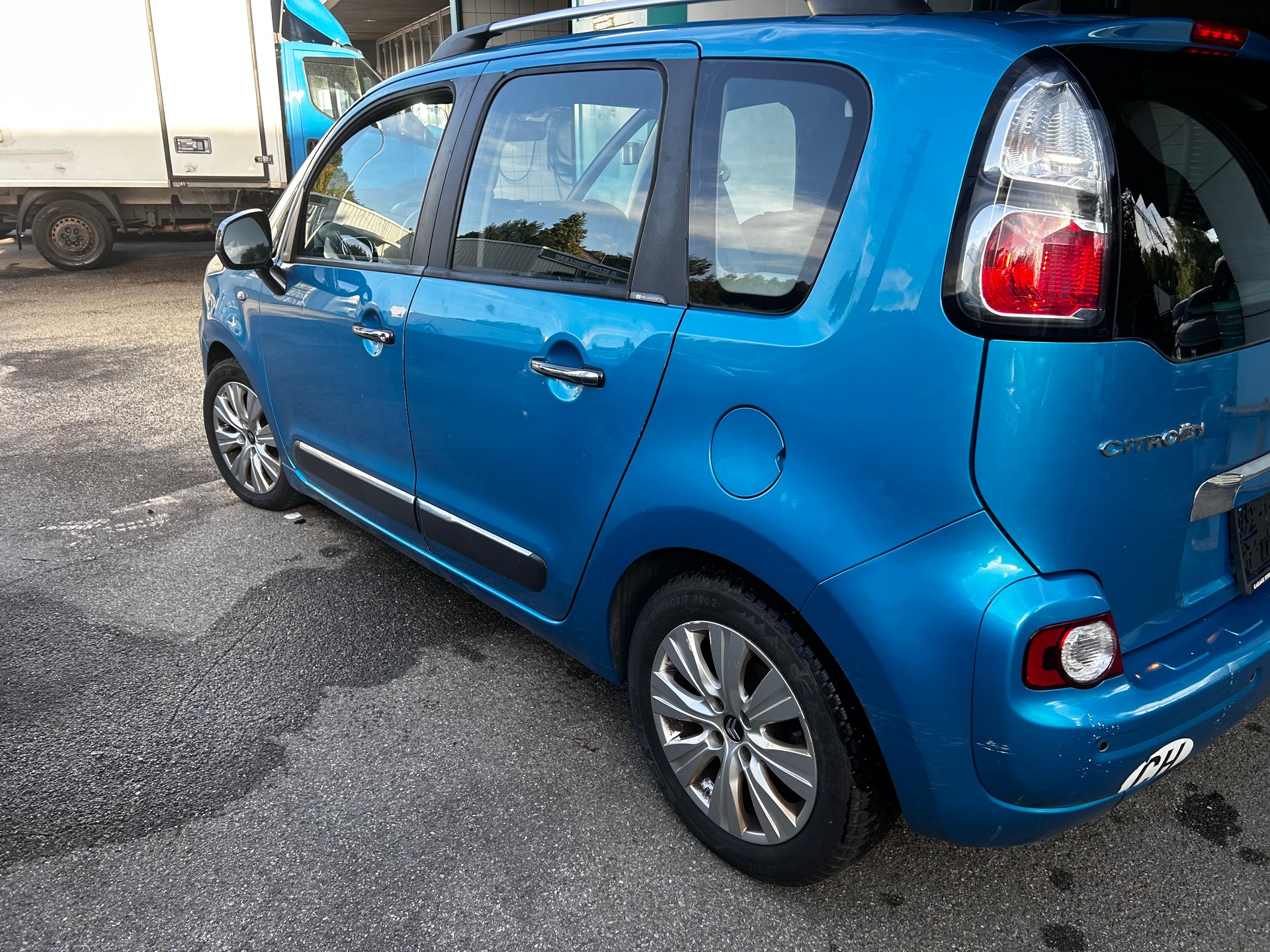 CITROEN C3 Picasso 1.6i 16V Chic (SX)-image-6