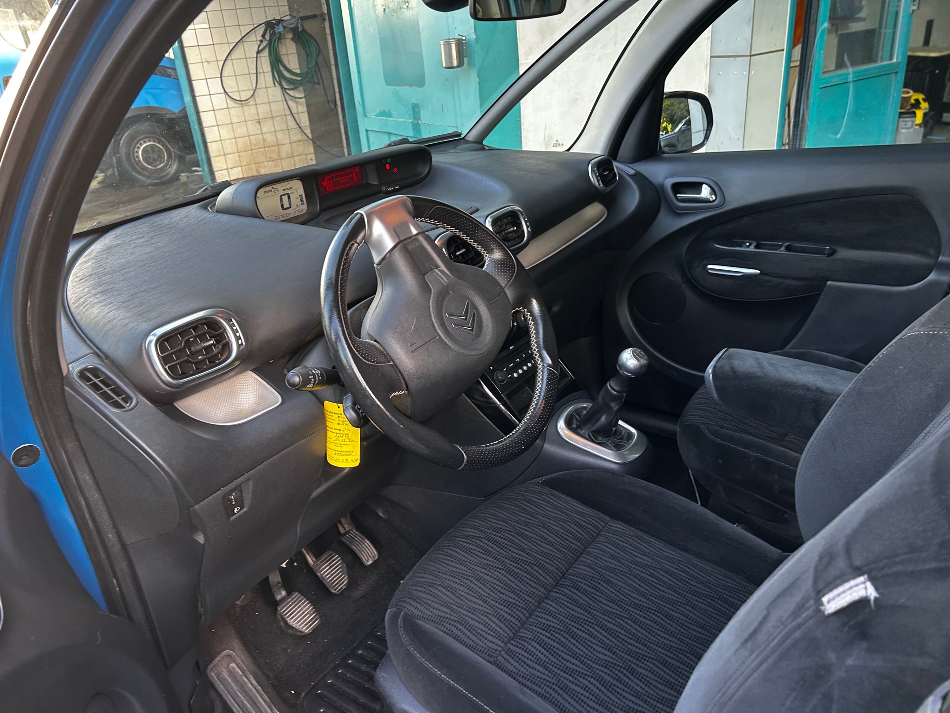CITROEN C3 Picasso 1.6i 16V Chic (SX)-image-11