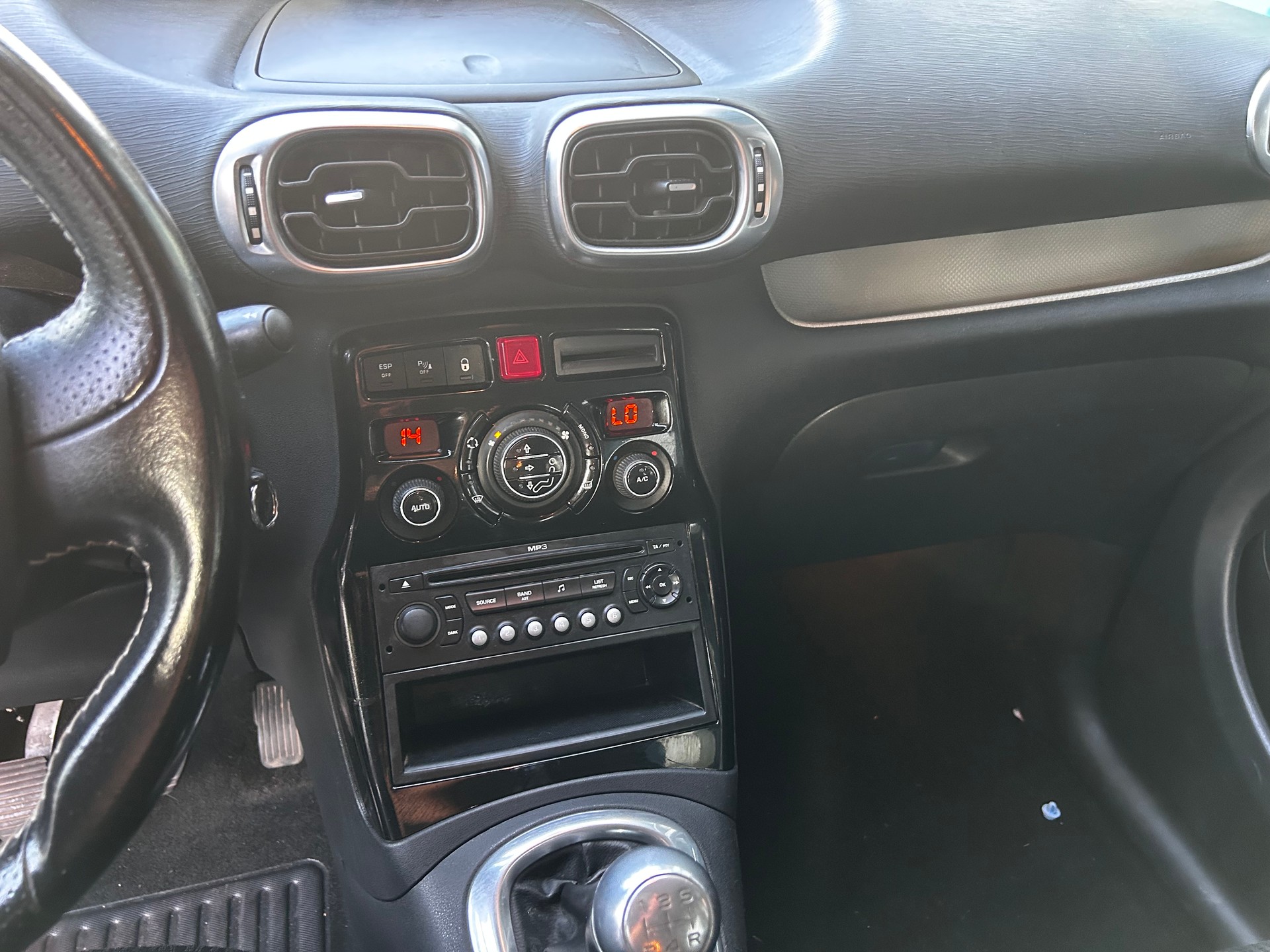 CITROEN C3 Picasso 1.6i 16V Chic (SX)-image-13