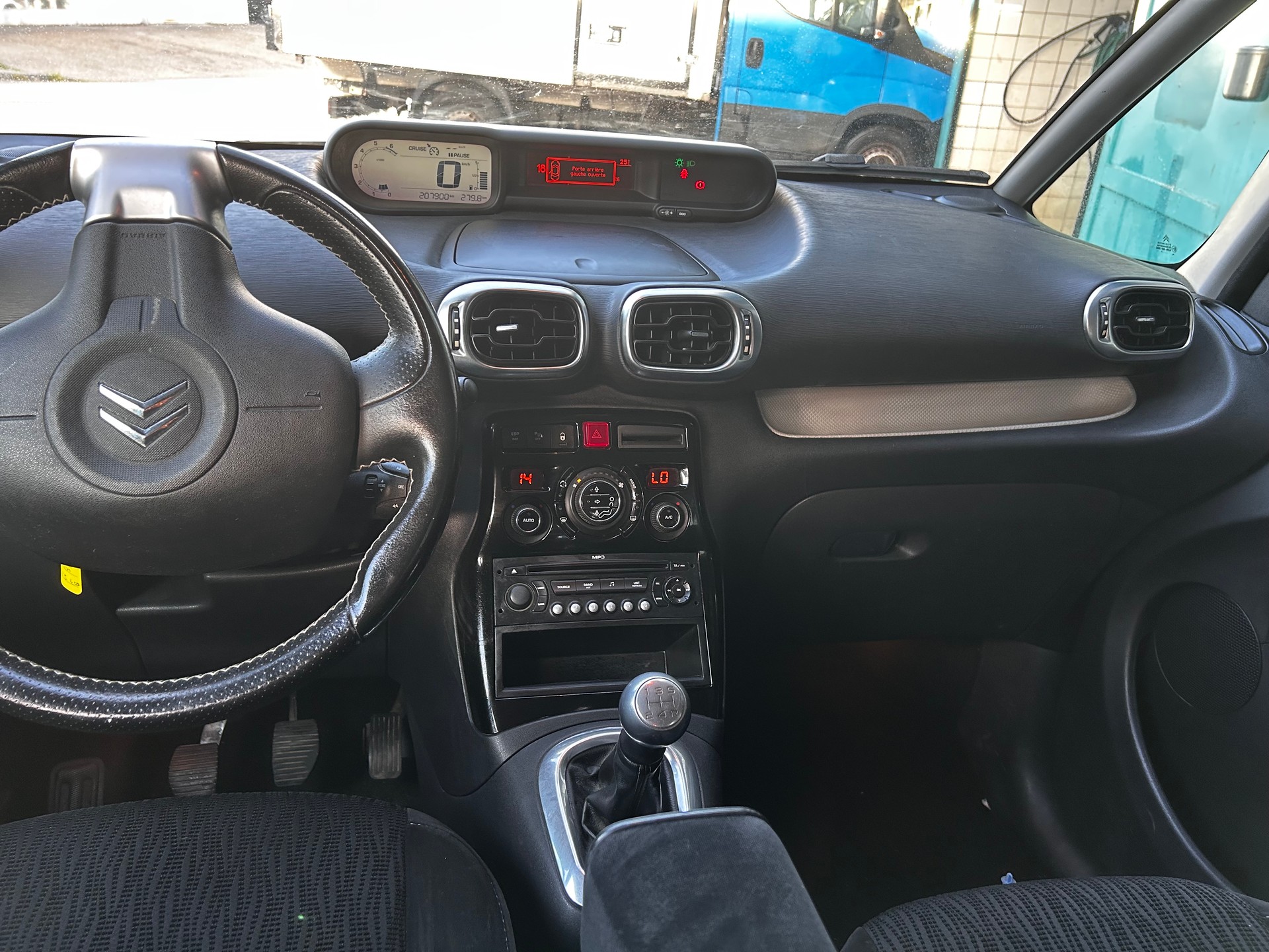 CITROEN C3 Picasso 1.6i 16V Chic (SX)-image-10
