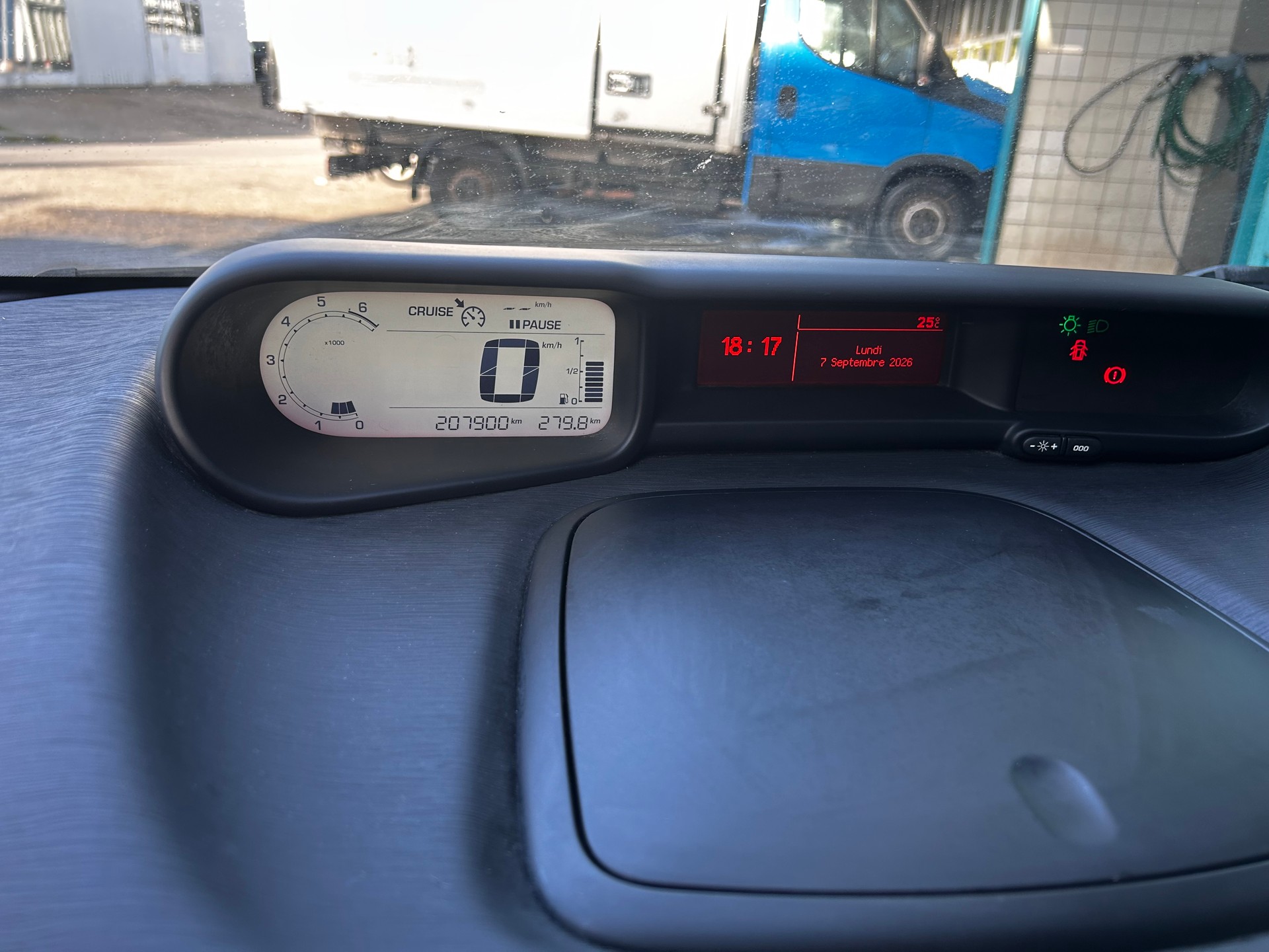 CITROEN C3 Picasso 1.6i 16V Chic (SX)-image-12