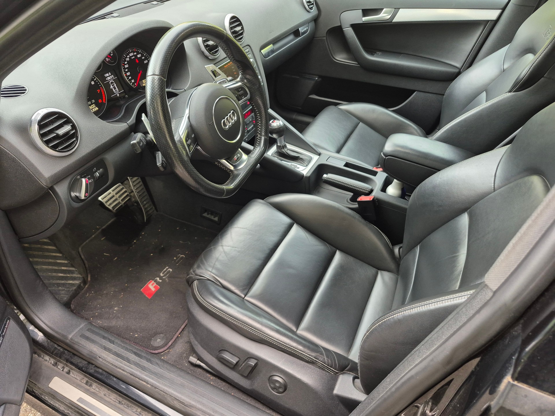 AUDI RS3 Sportback 2.5 TFSI quattro S-tronic-image-6