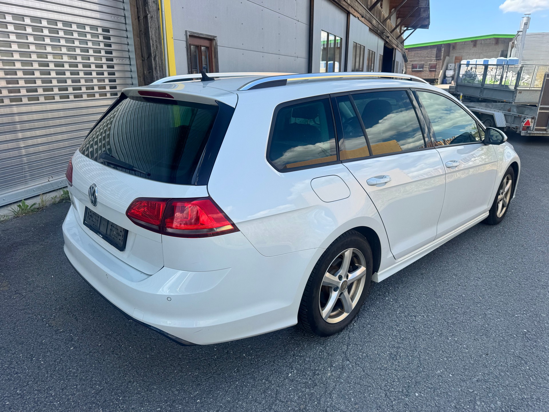 VW Golf Variant 2.0 TDI Highline 4Motion-image-4