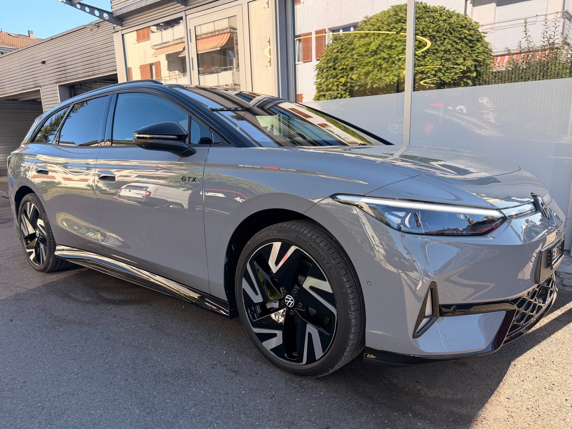 VW ID.7 TOURER GTX 340 PS 4MOTION *** VOLLAUSSTATTUG IN MONDSTEINGRAU ***-image-2