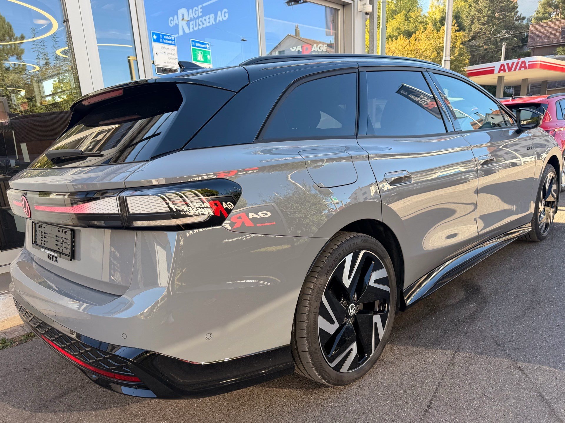 VW ID.7 TOURER GTX 340 PS 4MOTION *** VOLLAUSSTATTUG IN MONDSTEINGRAU ***-image-3