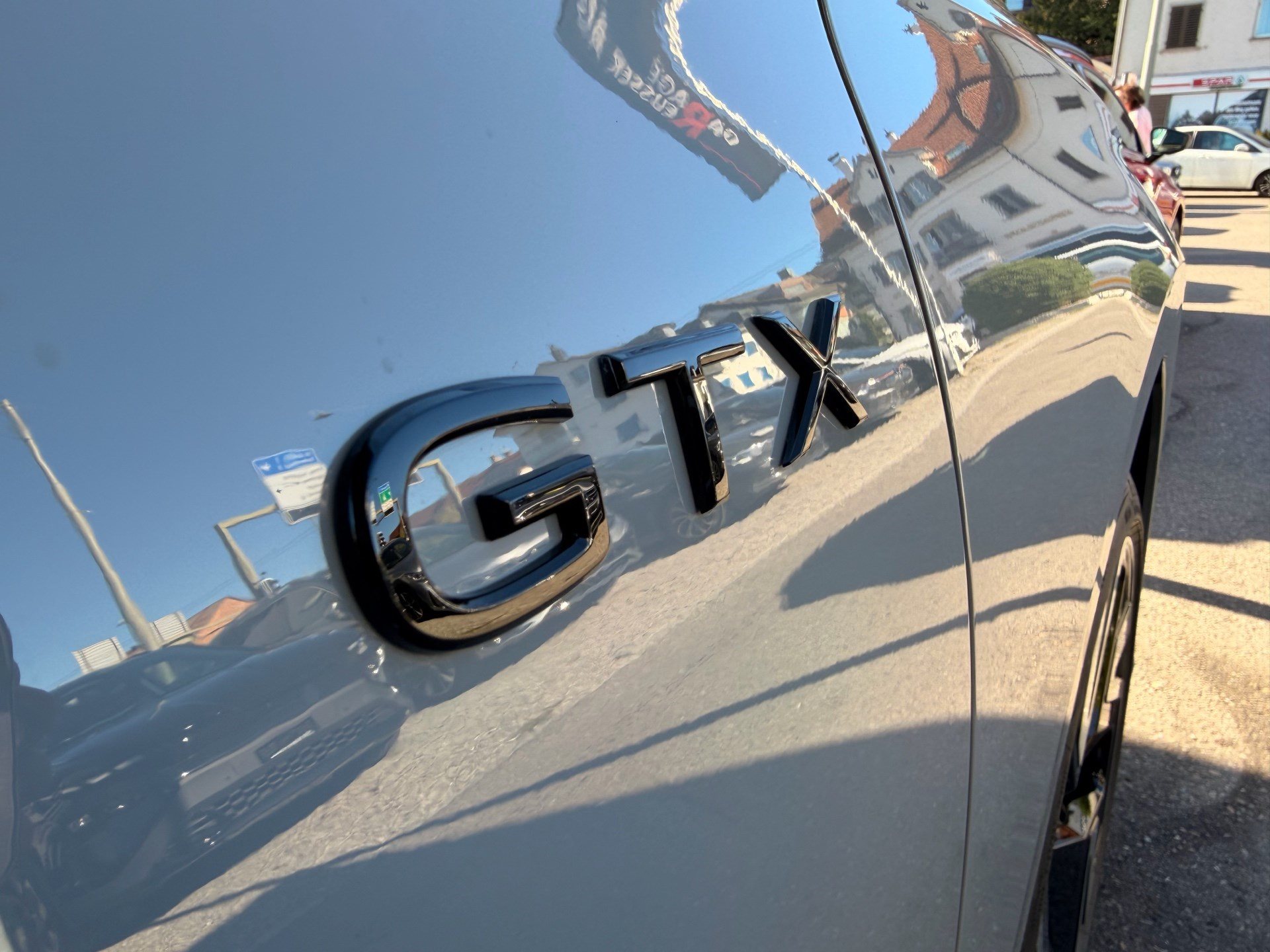 VW ID.7 TOURER GTX 340 PS 4MOTION *** VOLLAUSSTATTUG IN MONDSTEINGRAU ***-image-31