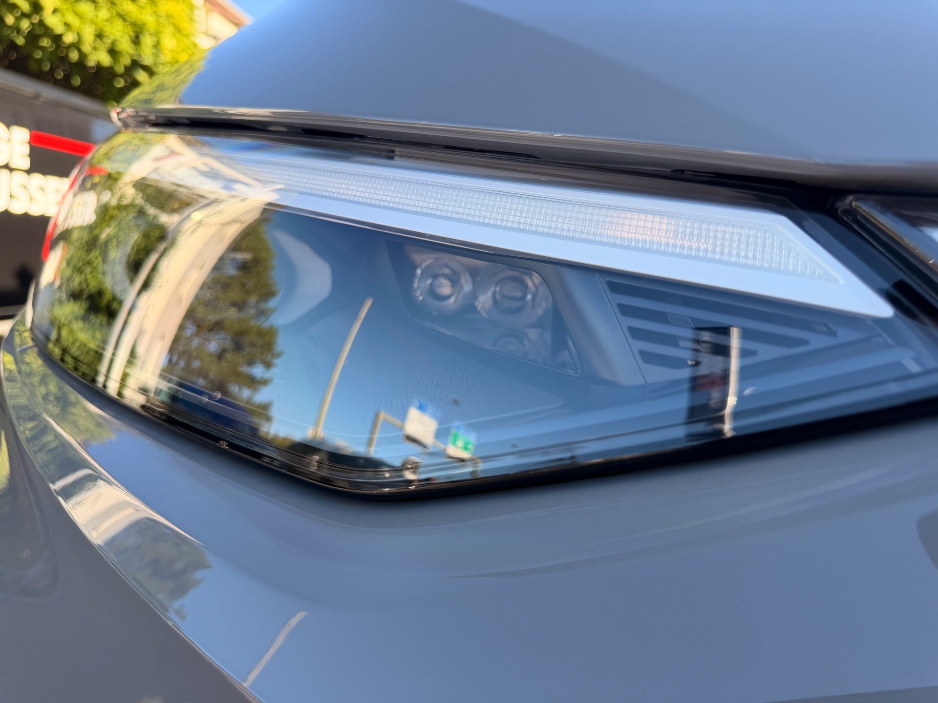 VW ID.7 TOURER GTX 340 PS 4MOTION *** VOLLAUSSTATTUG IN MONDSTEINGRAU ***-image-6