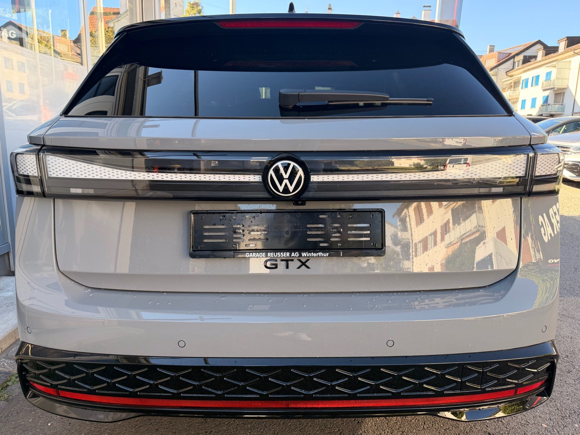 VW ID.7 TOURER GTX 340 PS 4MOTION *** VOLLAUSSTATTUG IN MONDSTEINGRAU ***-image-4