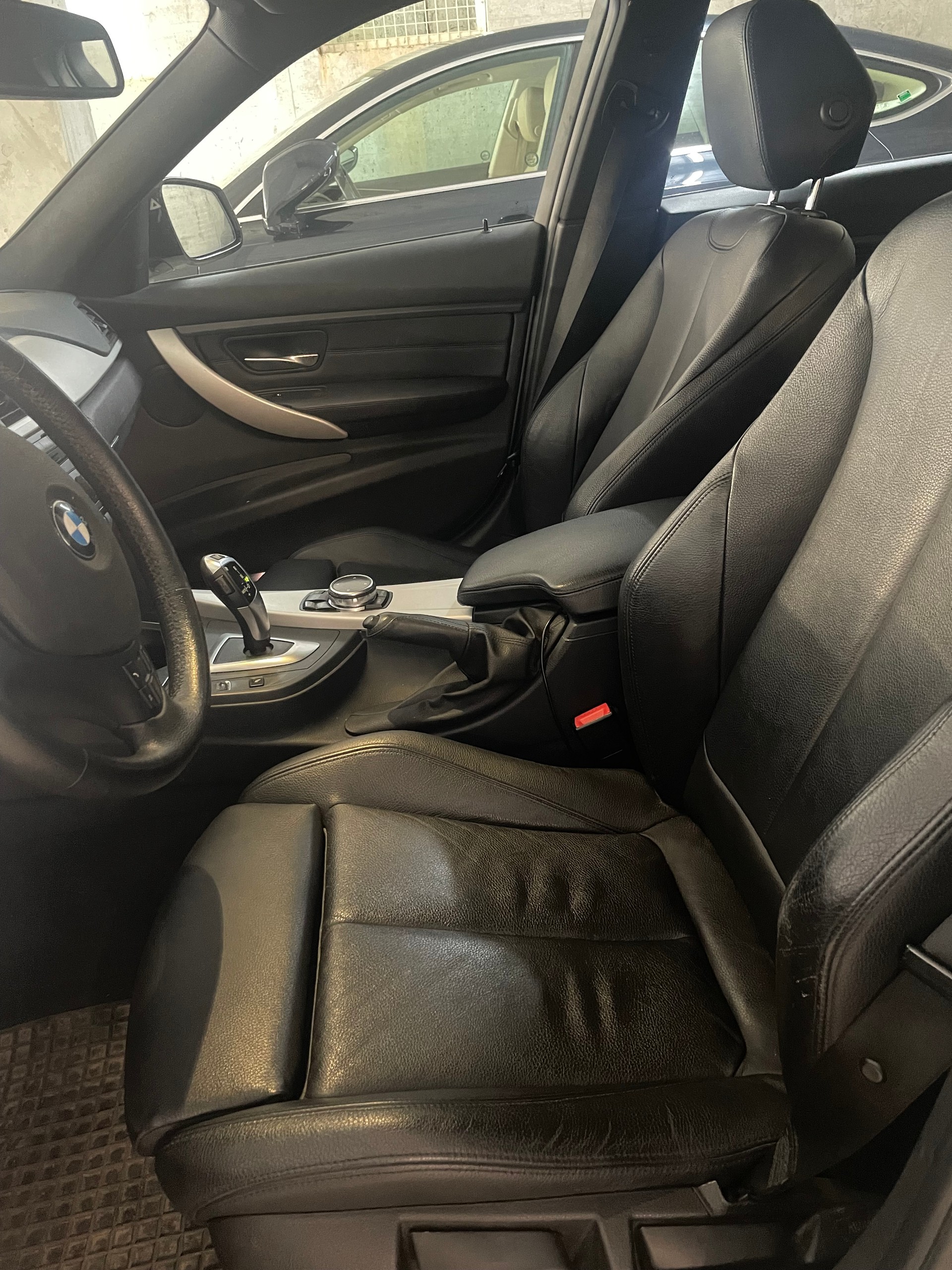 BMW 330d xDrive SAG-image-5