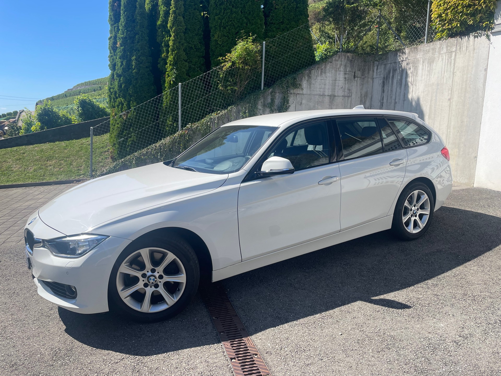BMW 330d xDrive SAG-image-3