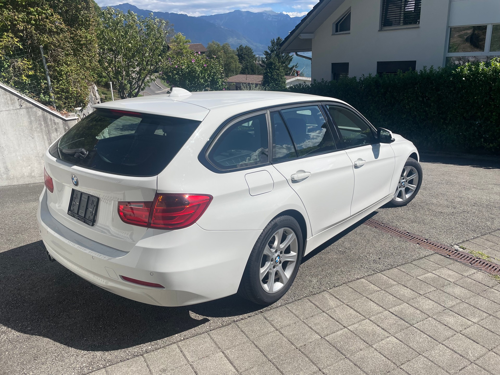 BMW 330d xDrive SAG-image-1
