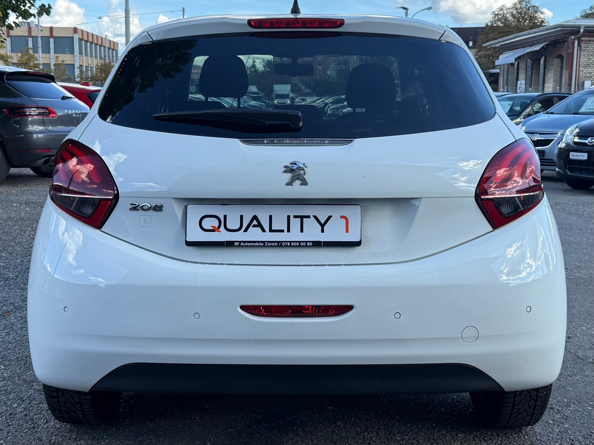 PEUGEOT 208 1.2 PureTech Style-image-6