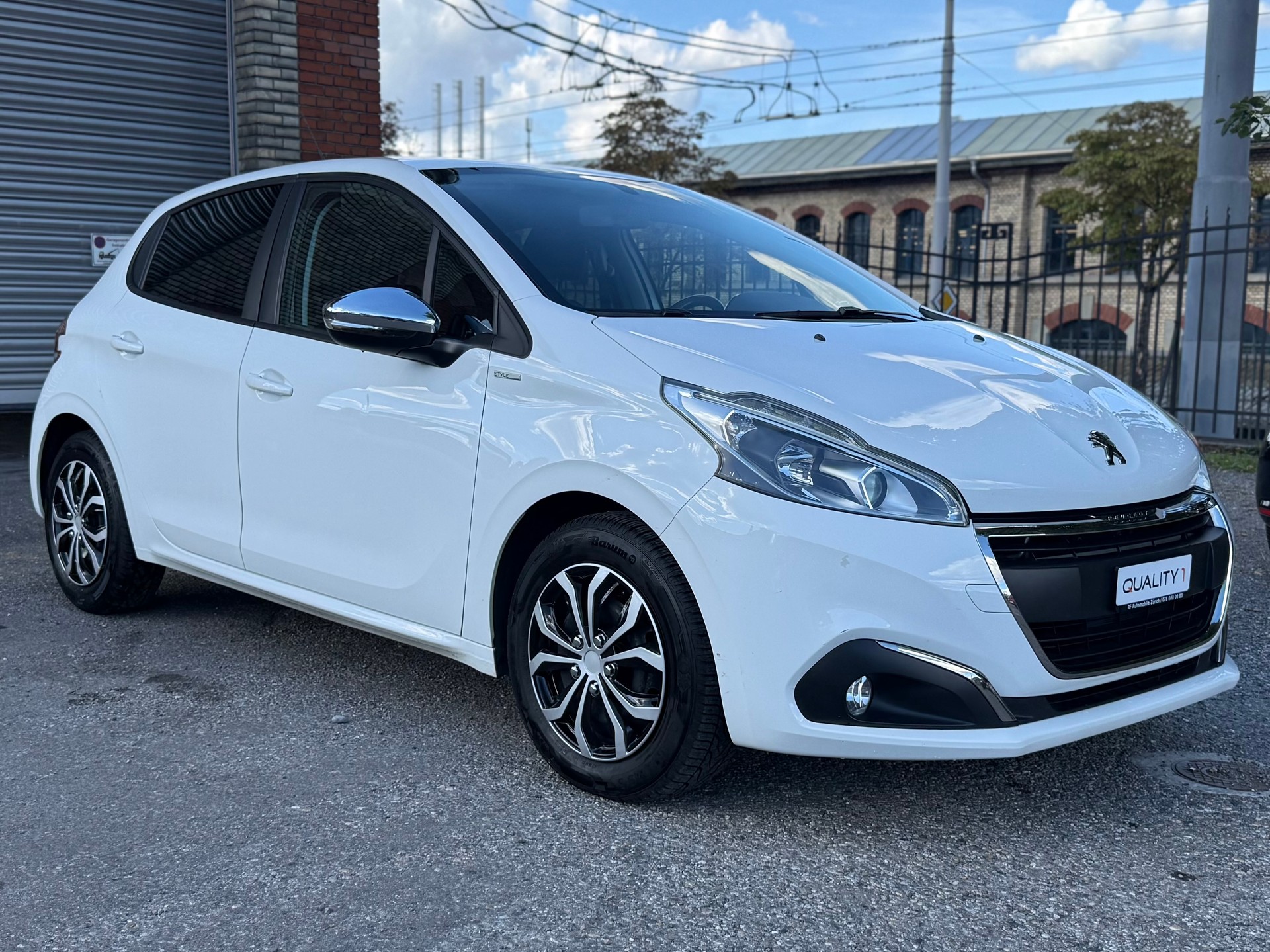 PEUGEOT 208 1.2 PureTech Style-image-0