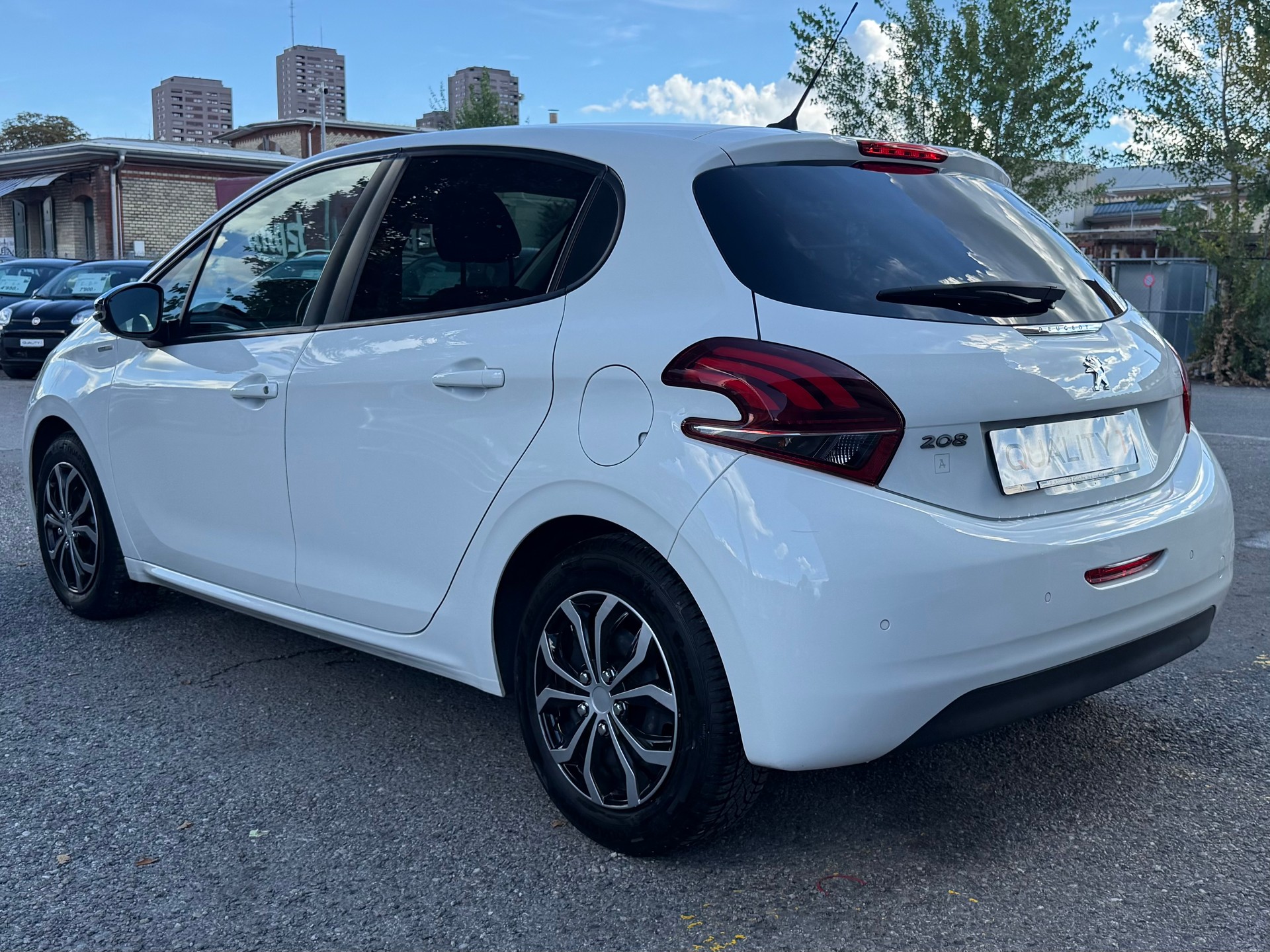 PEUGEOT 208 1.2 PureTech Style-image-7