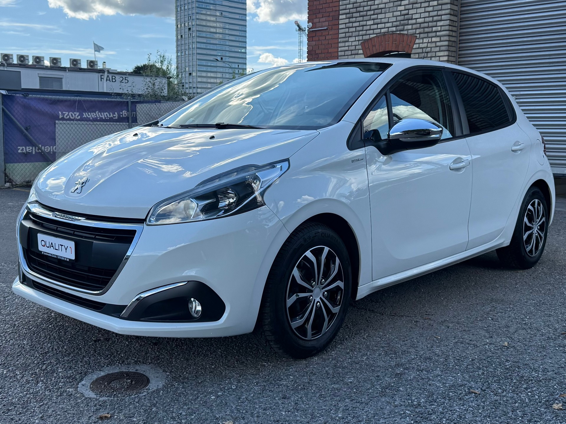 PEUGEOT 208 1.2 PureTech Style-image-2
