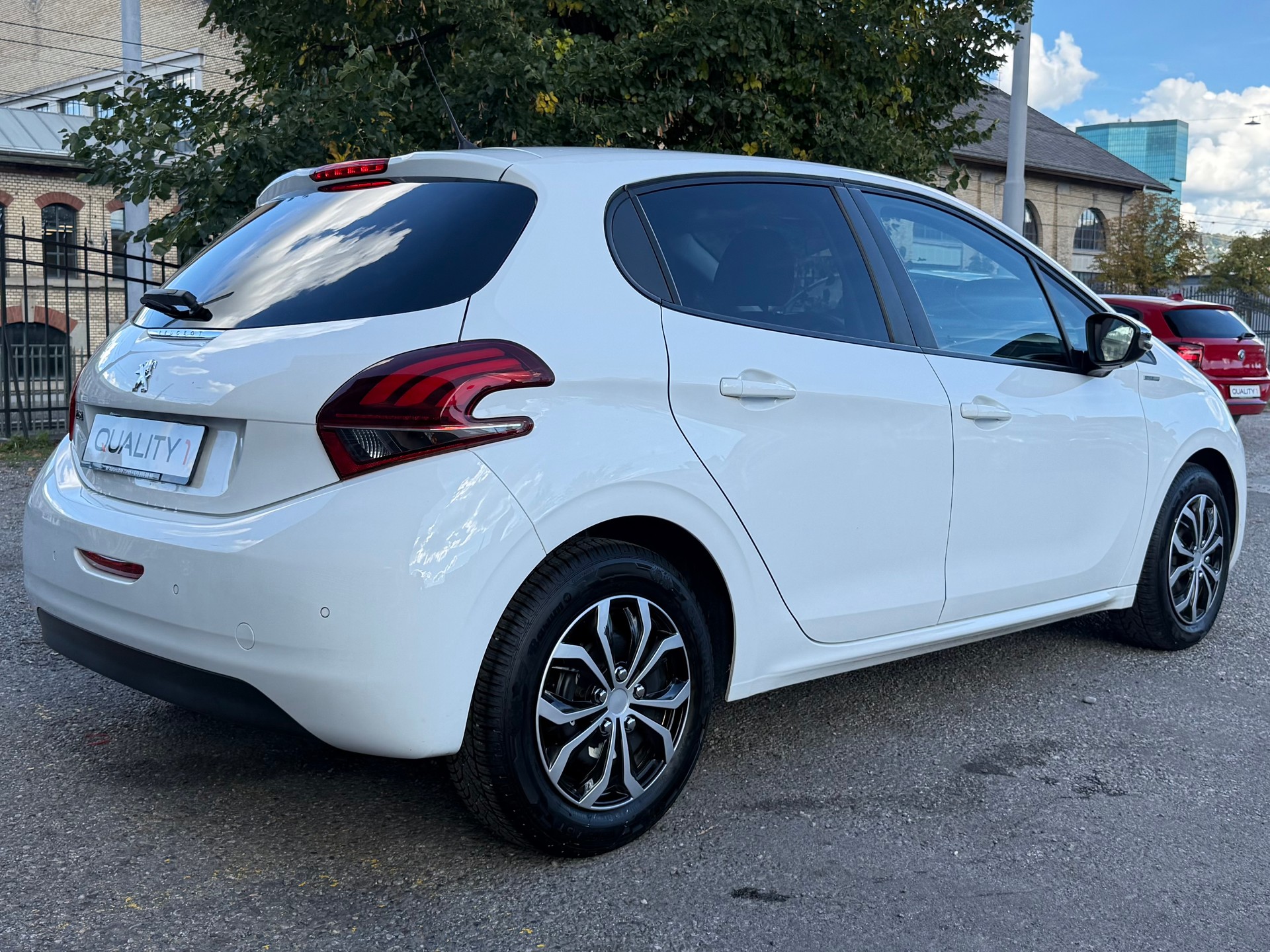 PEUGEOT 208 1.2 PureTech Style-image-5