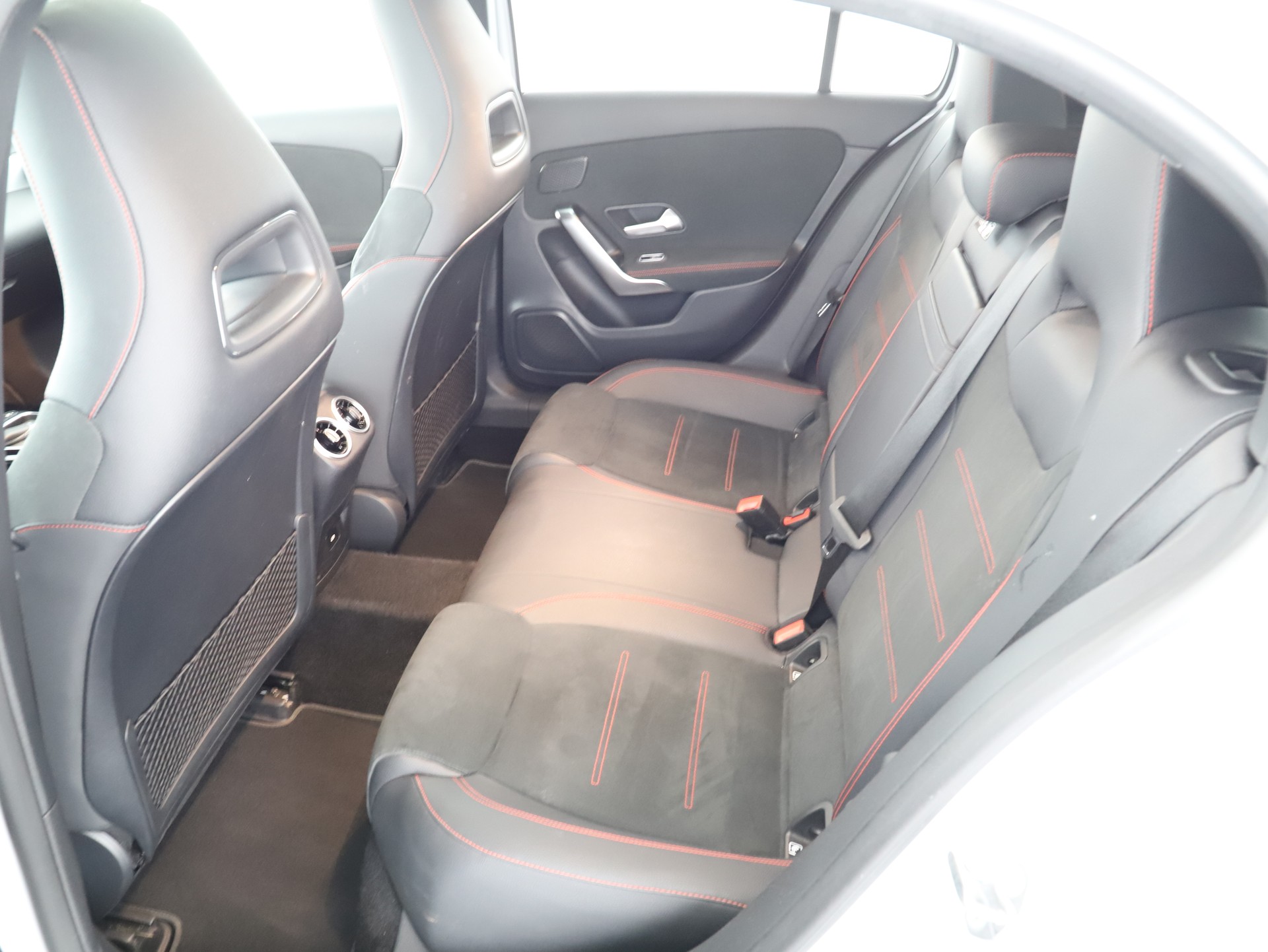 MERCEDES-BENZ A 250 4Matic 8G-DCT-image-12