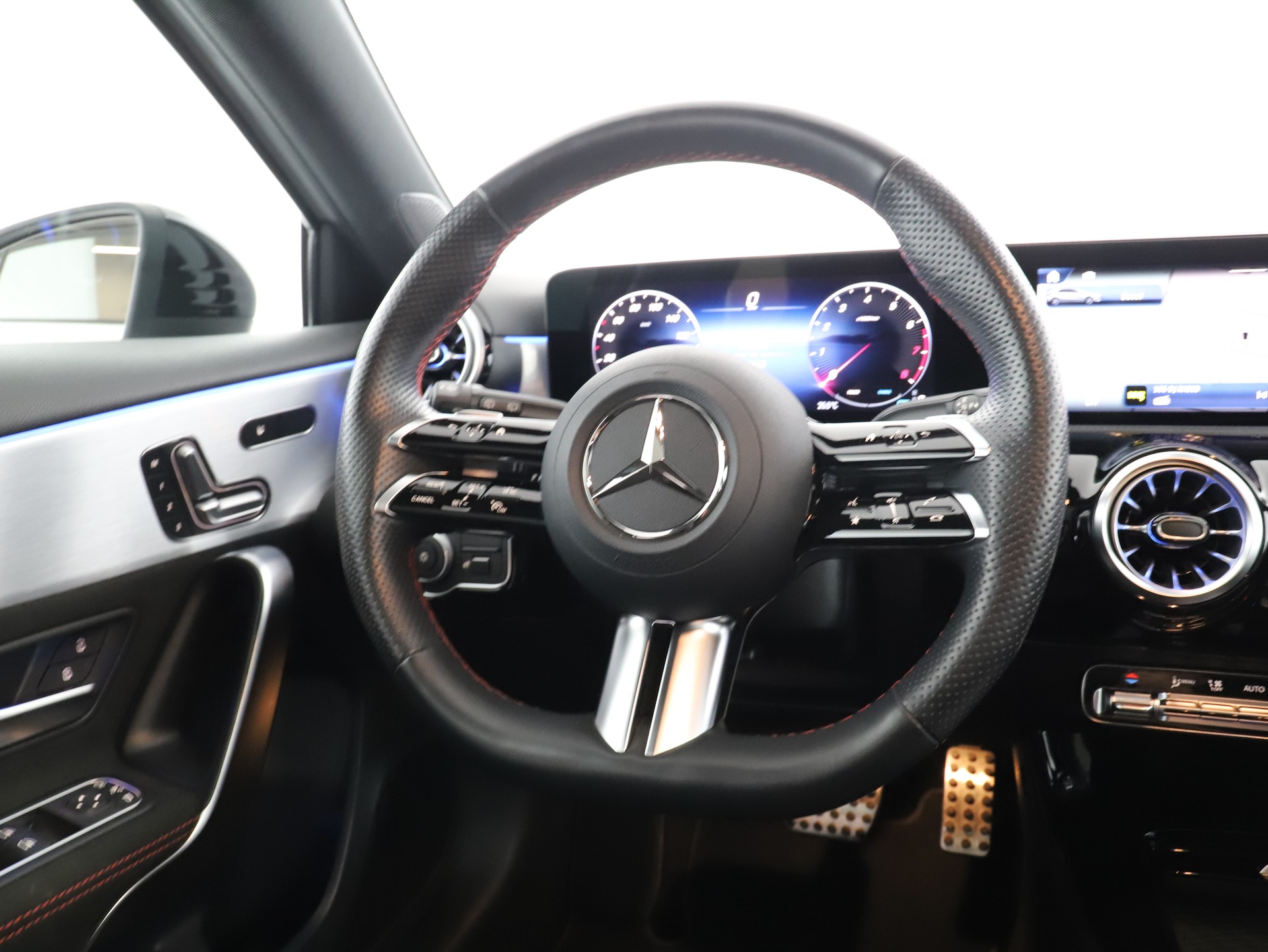 MERCEDES-BENZ A 250 4Matic 8G-DCT-image-11