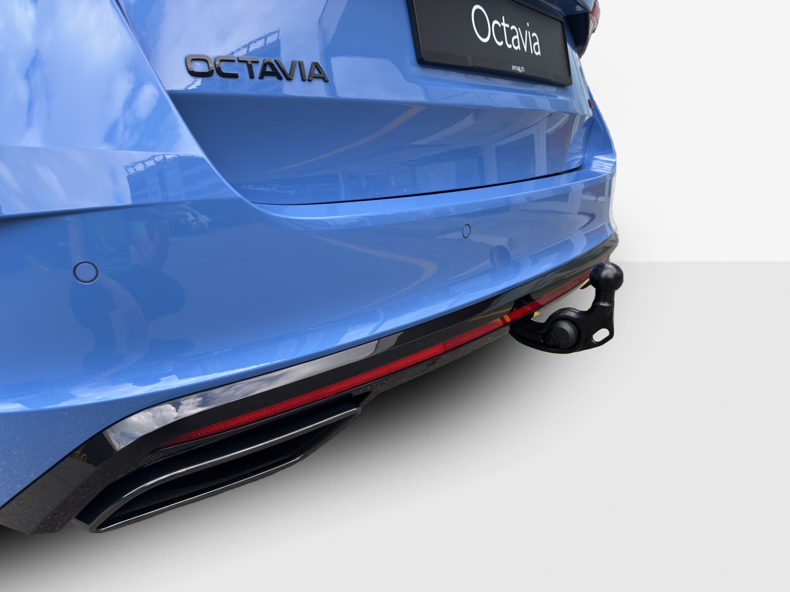 SKODA Octavia Combi 2.0 TSI DSG RS 30 Years Edition-image-13