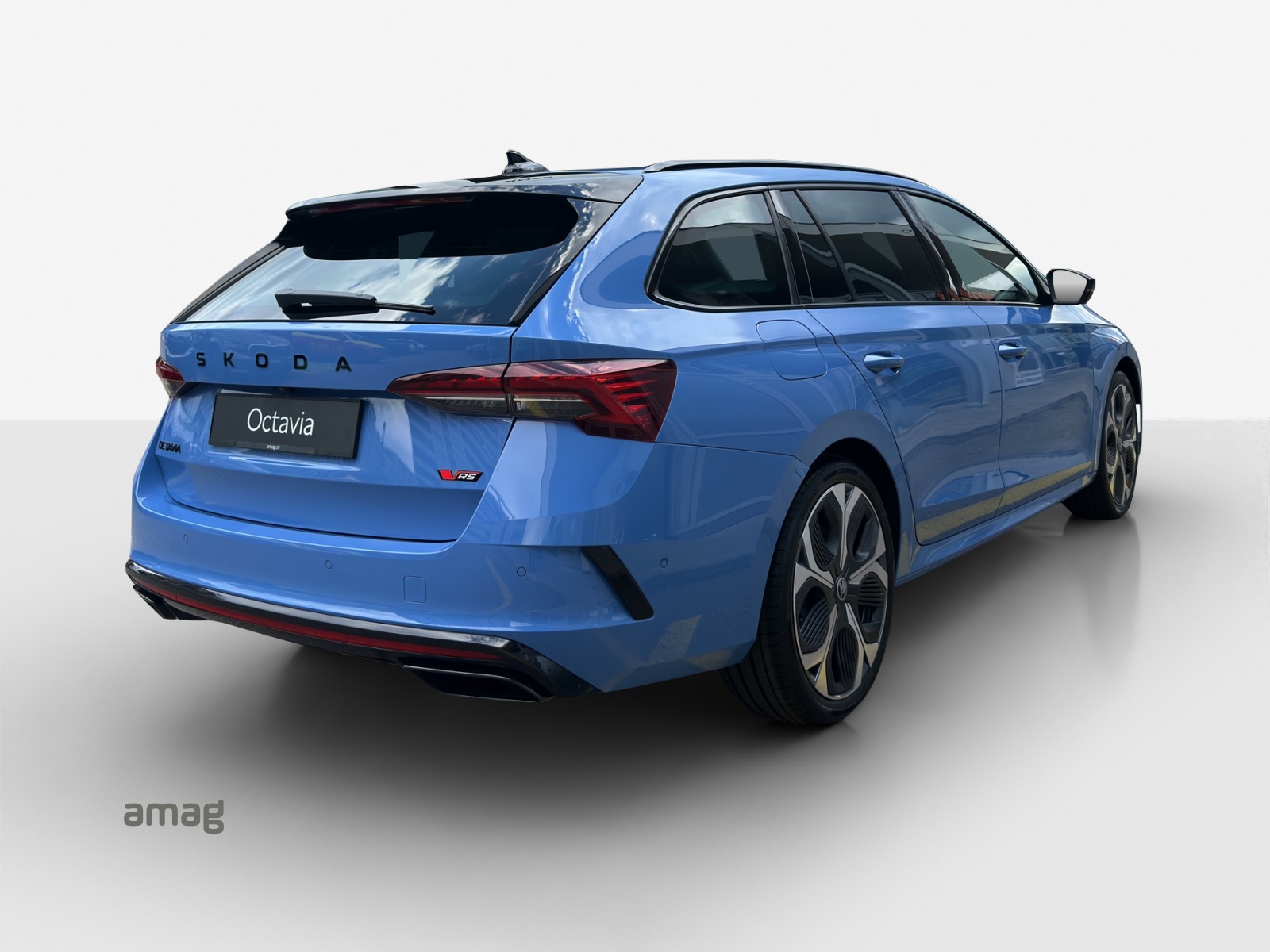 SKODA Octavia Combi 2.0 TSI DSG RS 30 Years Edition-image-4