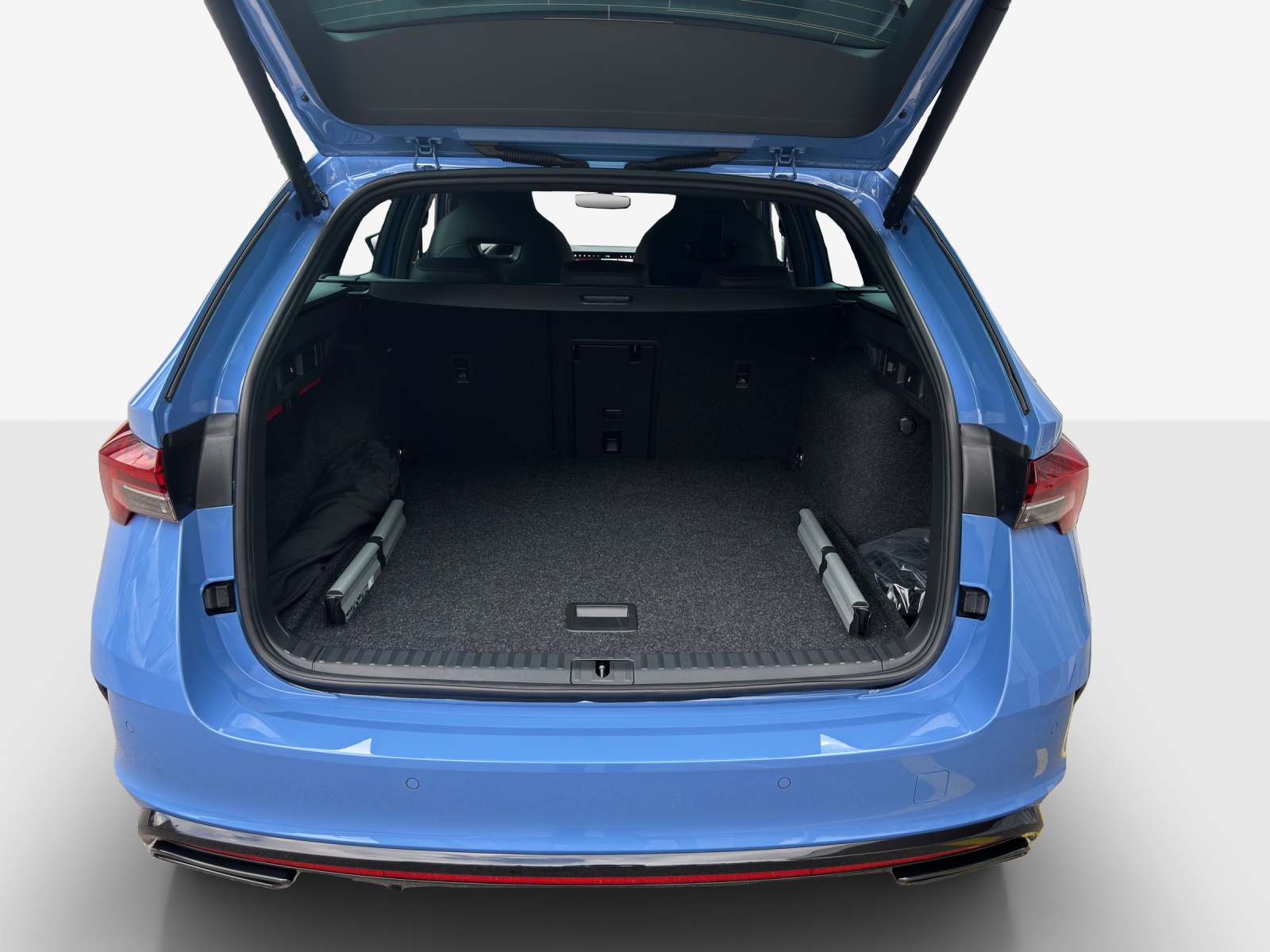 SKODA Octavia Combi 2.0 TSI DSG RS 30 Years Edition-image-12