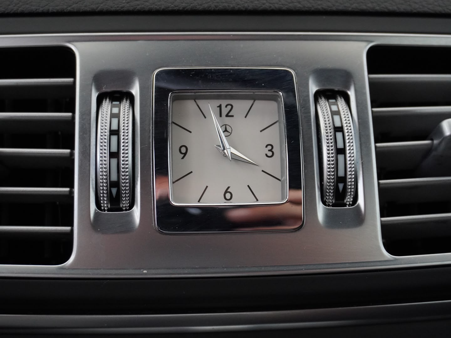 MERCEDES-BENZ E 250 BlueTEC 9G-Tronic-image-9