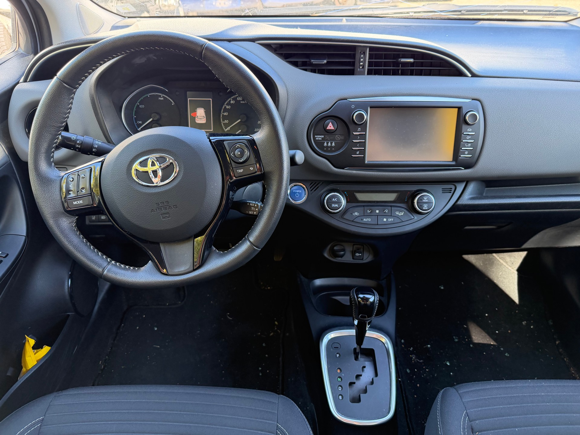 TOYOTA Yaris 1.5 VVT-i Hybrid Comfort e-CVT-image-11
