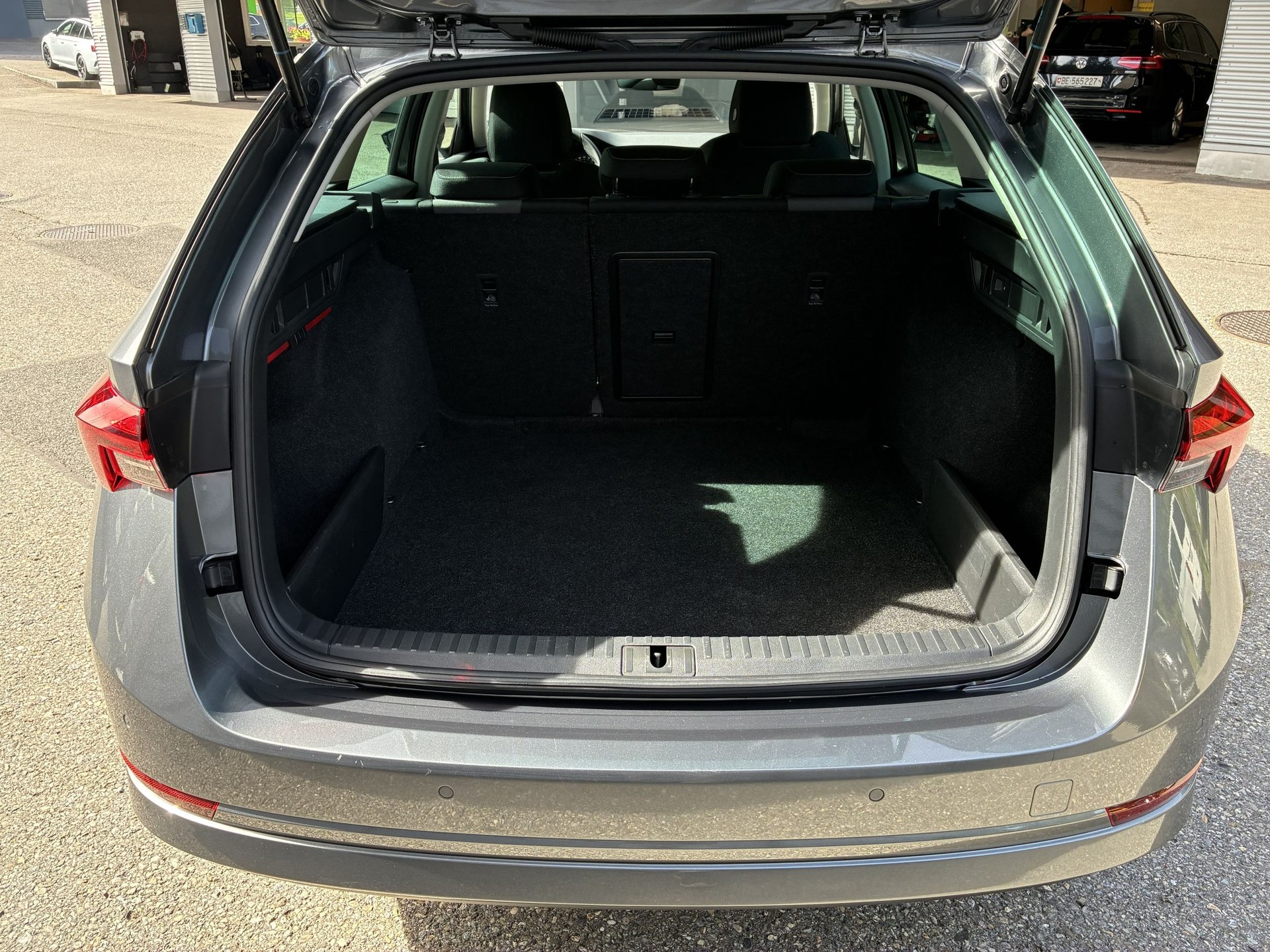SKODA Octavia Combi 2.0 TDI DSG Ambition 4x4-image-8