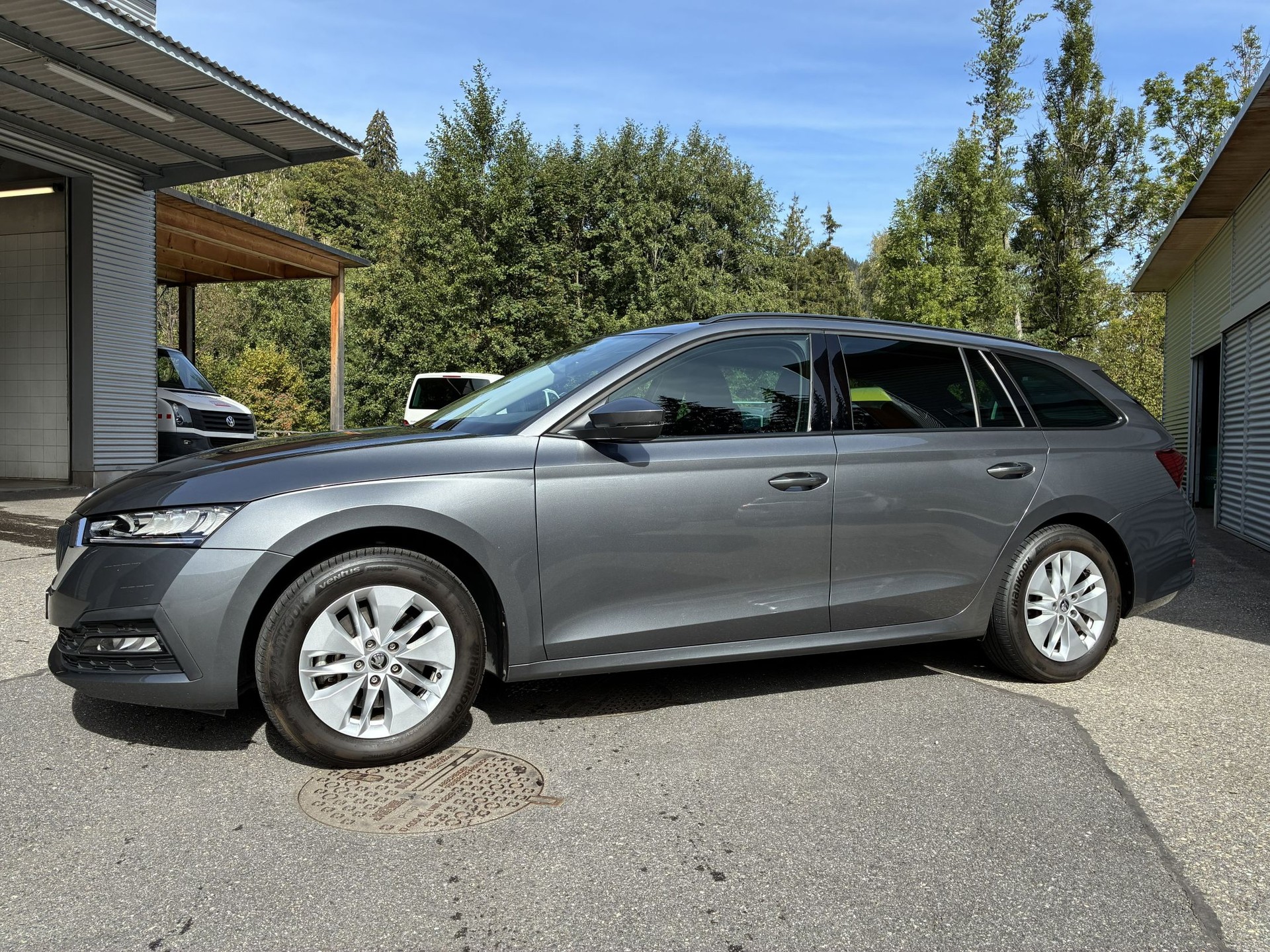 SKODA Octavia Combi 2.0 TDI DSG Ambition 4x4-image-0