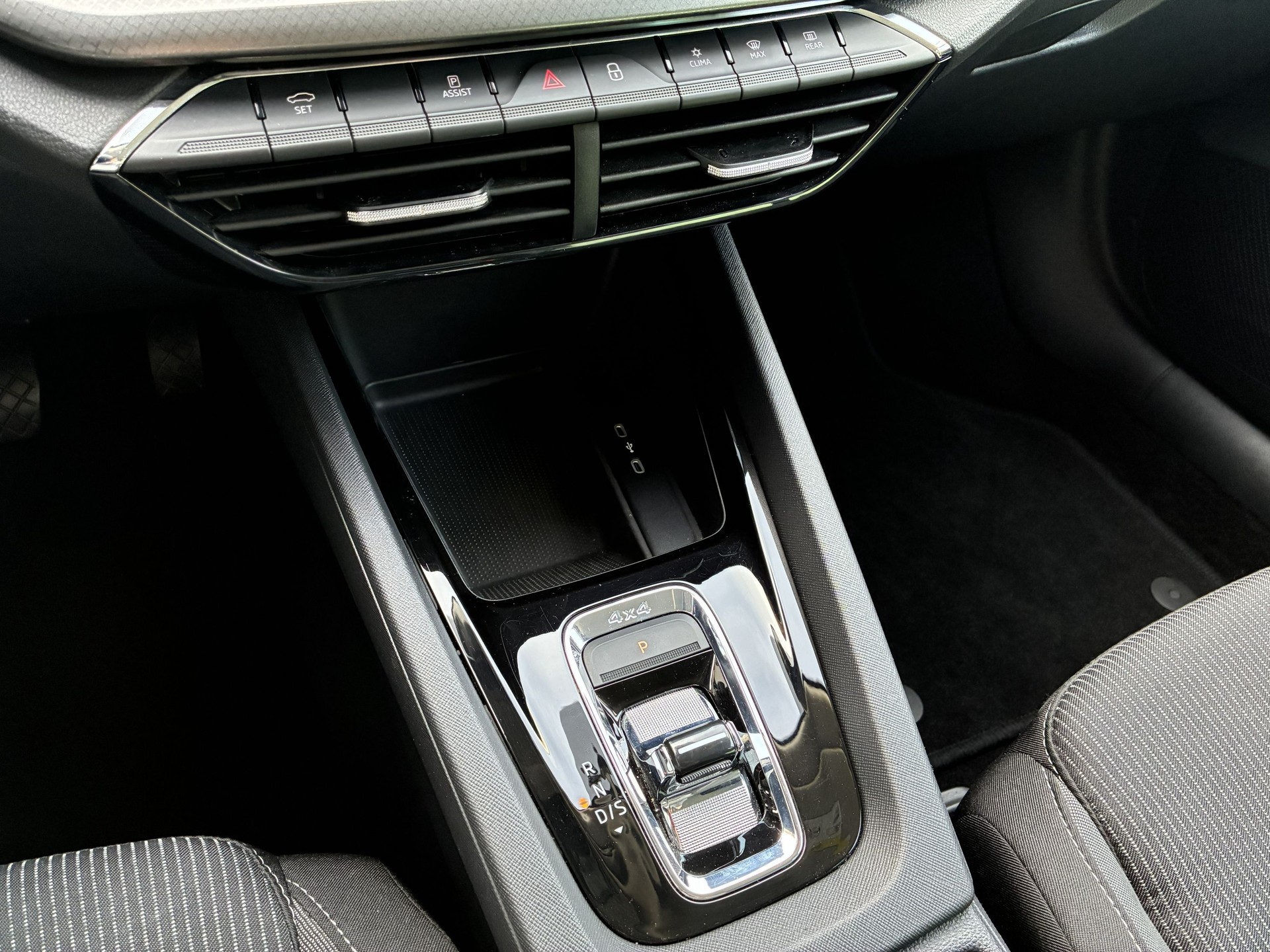 SKODA Octavia Combi 2.0 TDI DSG Ambition 4x4-image-12