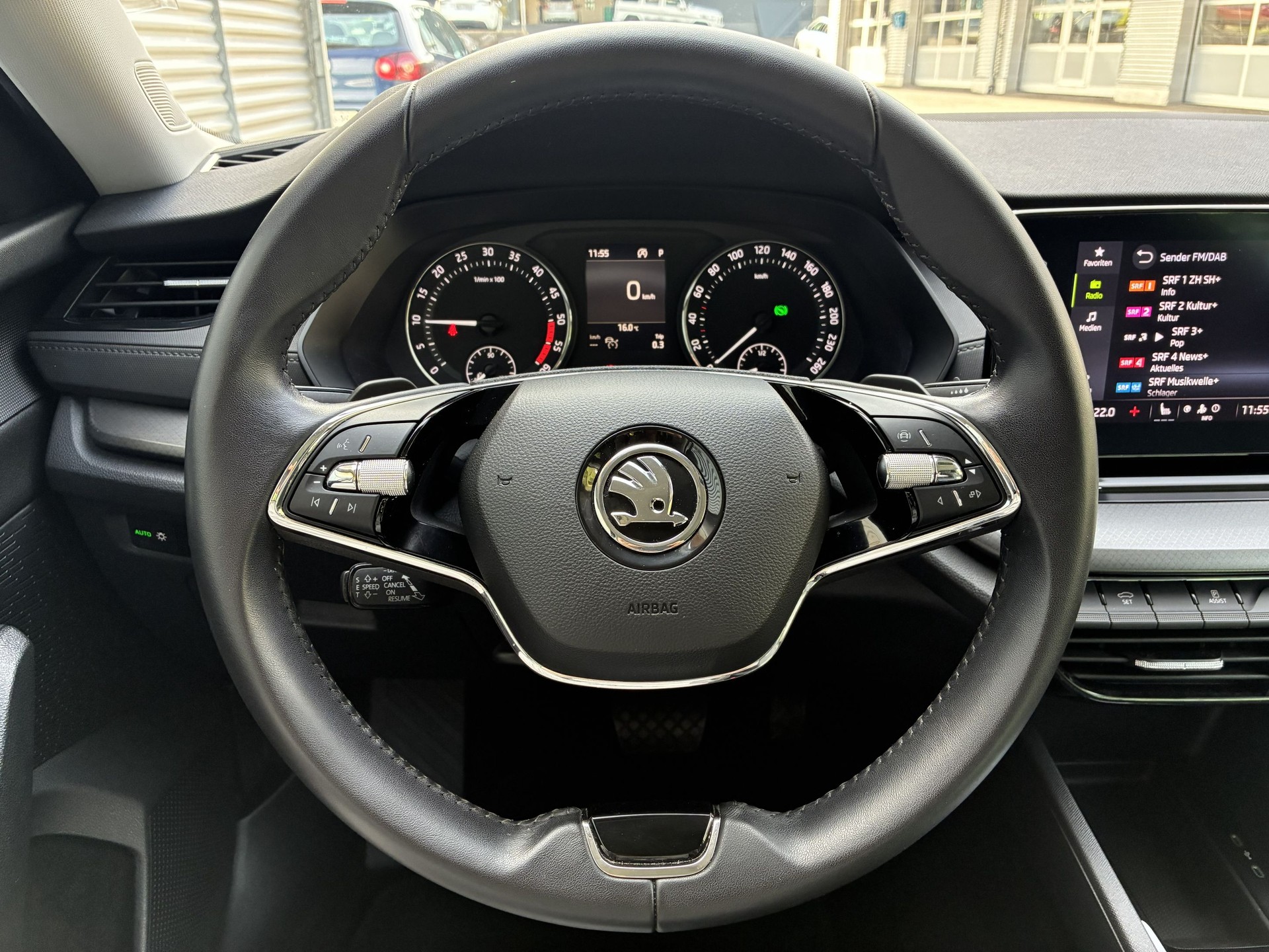 SKODA Octavia Combi 2.0 TDI DSG Ambition 4x4-image-13