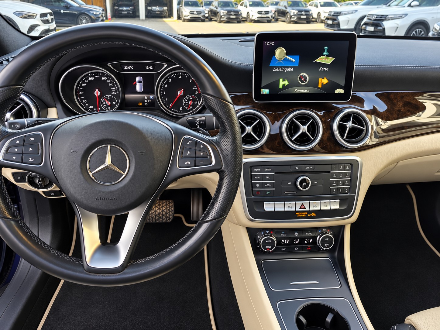 MERCEDES-BENZ CLA Shooting Brake 200 d AMG Line 4Matic 7G-DCT-image-9