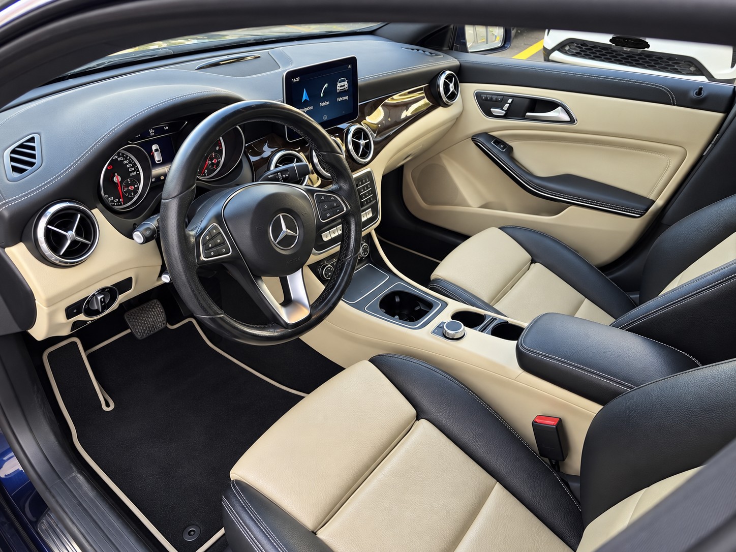 MERCEDES-BENZ CLA Shooting Brake 200 d AMG Line 4Matic 7G-DCT-image-8