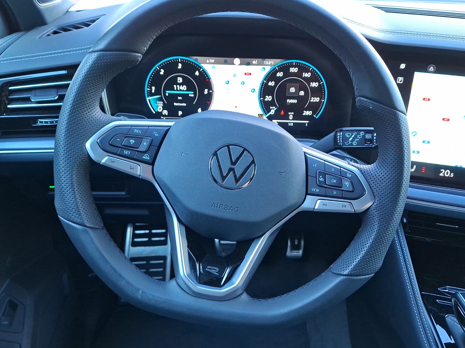 VW Touareg 3.0 TDI R-Line Tiptronic-image-9