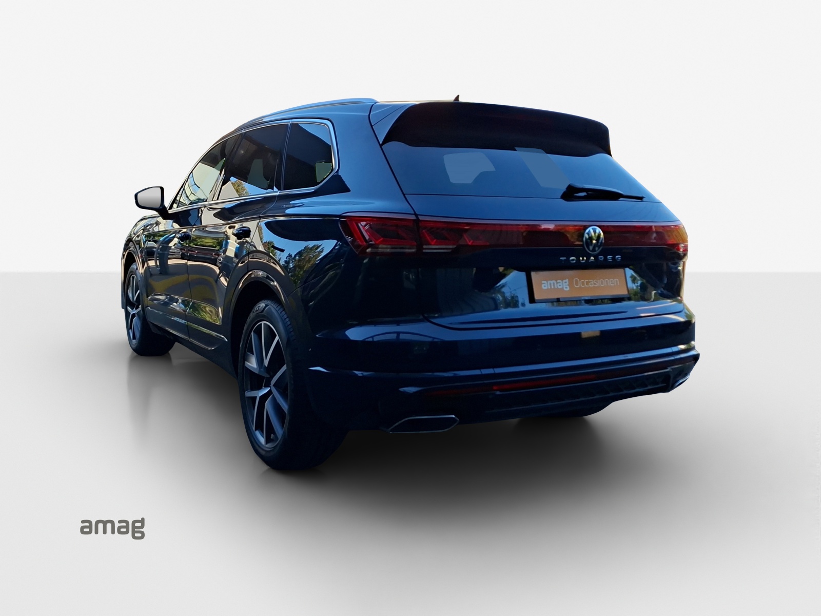 VW Touareg 3.0 TDI R-Line Tiptronic-image-2
