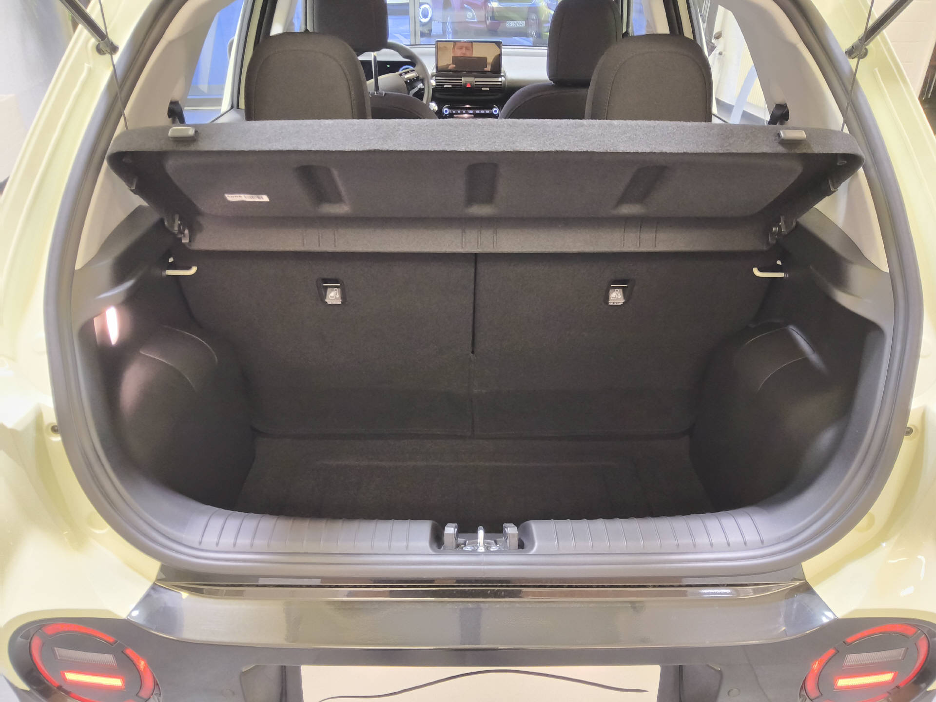 HYUNDAI Inster 49 kWh Electric Origo-image-16